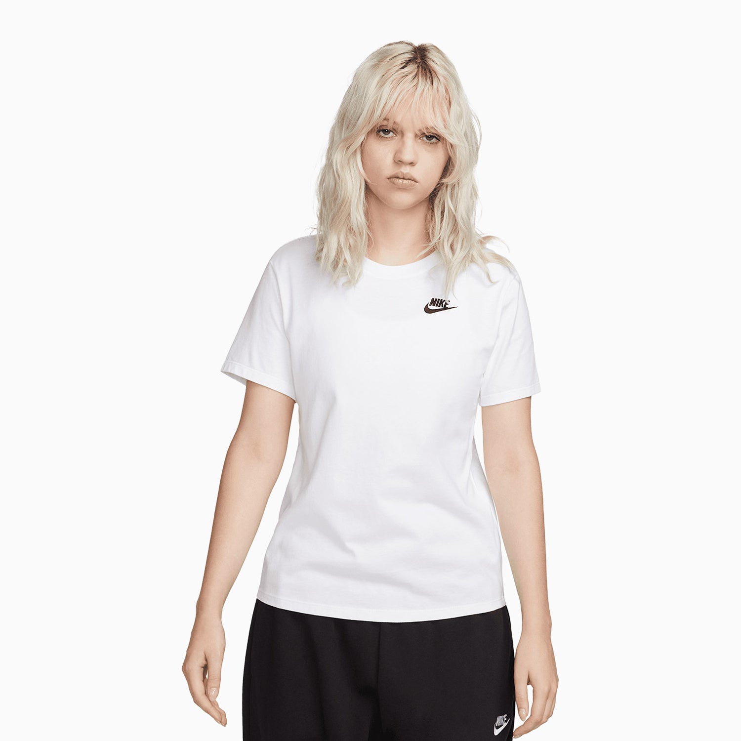 womens-nike-sportswear-club-essentials-outfit-dx7902-100-dq5802-100