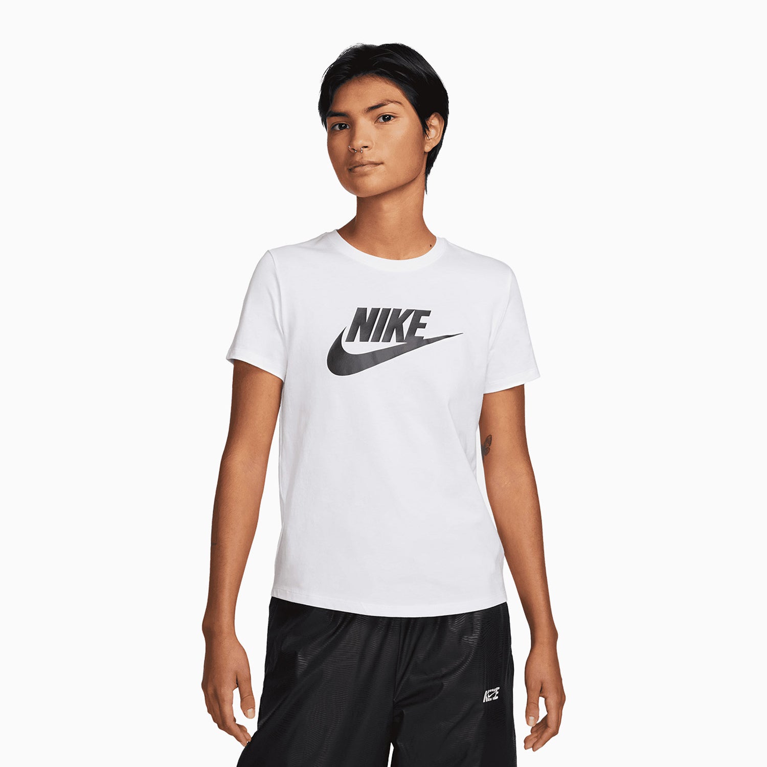 womens-nike-sportswear-club-essentials-outfit-dx7906-100-dq5802-010