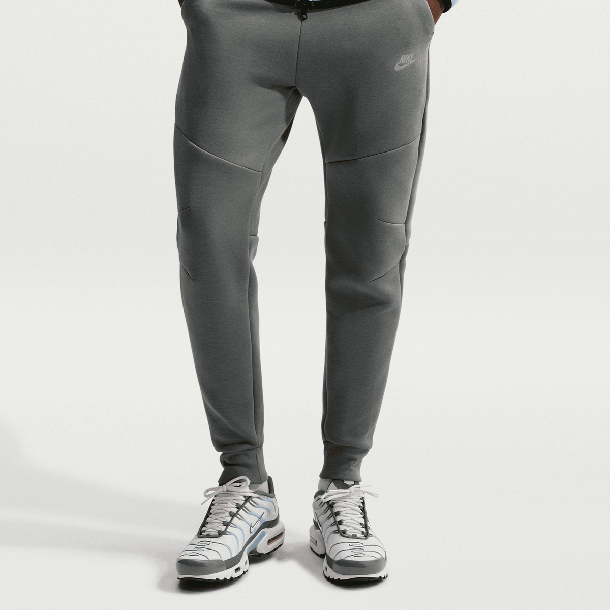 Nike Men's Sportswear Tech Fleece Windrunner Tracksuit front bottom