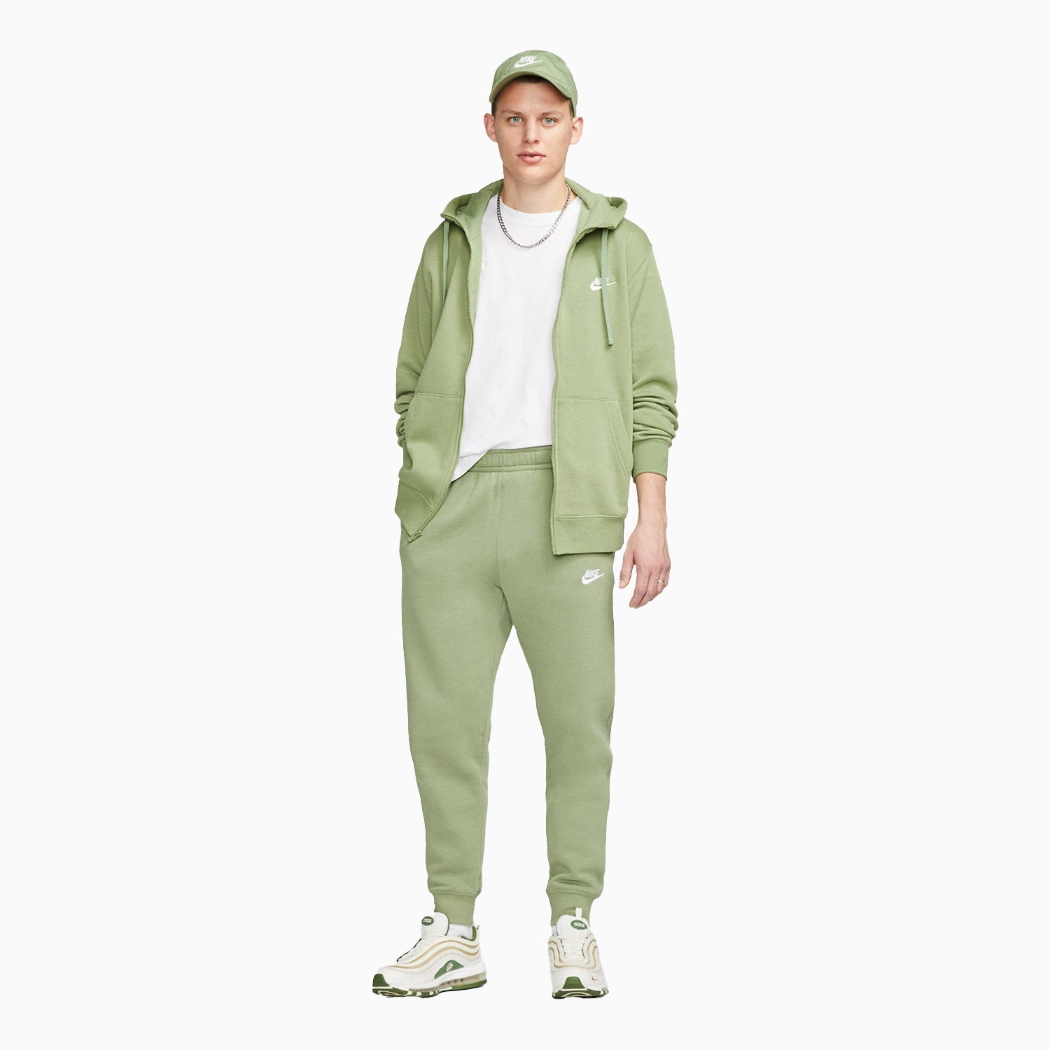 Nike Men's Sportswear Club Outfit
