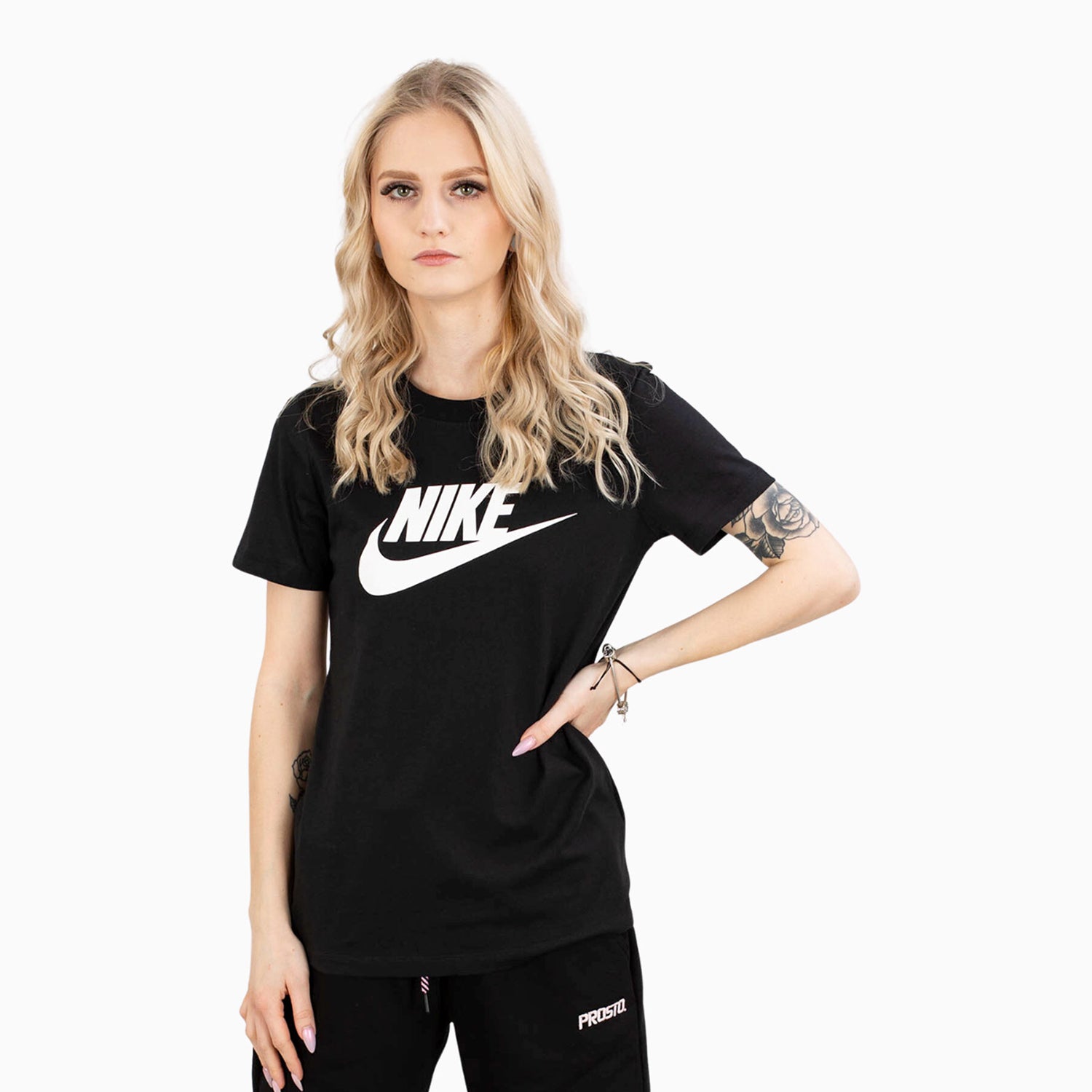 nike-womens-sportswear-essential-crew-neck-t-shirt-bv6169-010