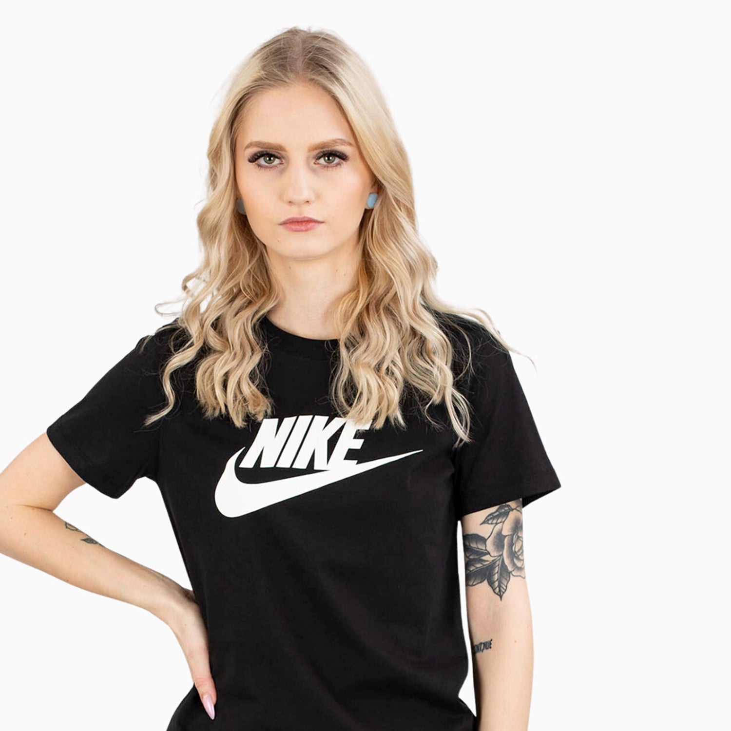 nike-womens-sportswear-essential-crew-neck-t-shirt-bv6169-010