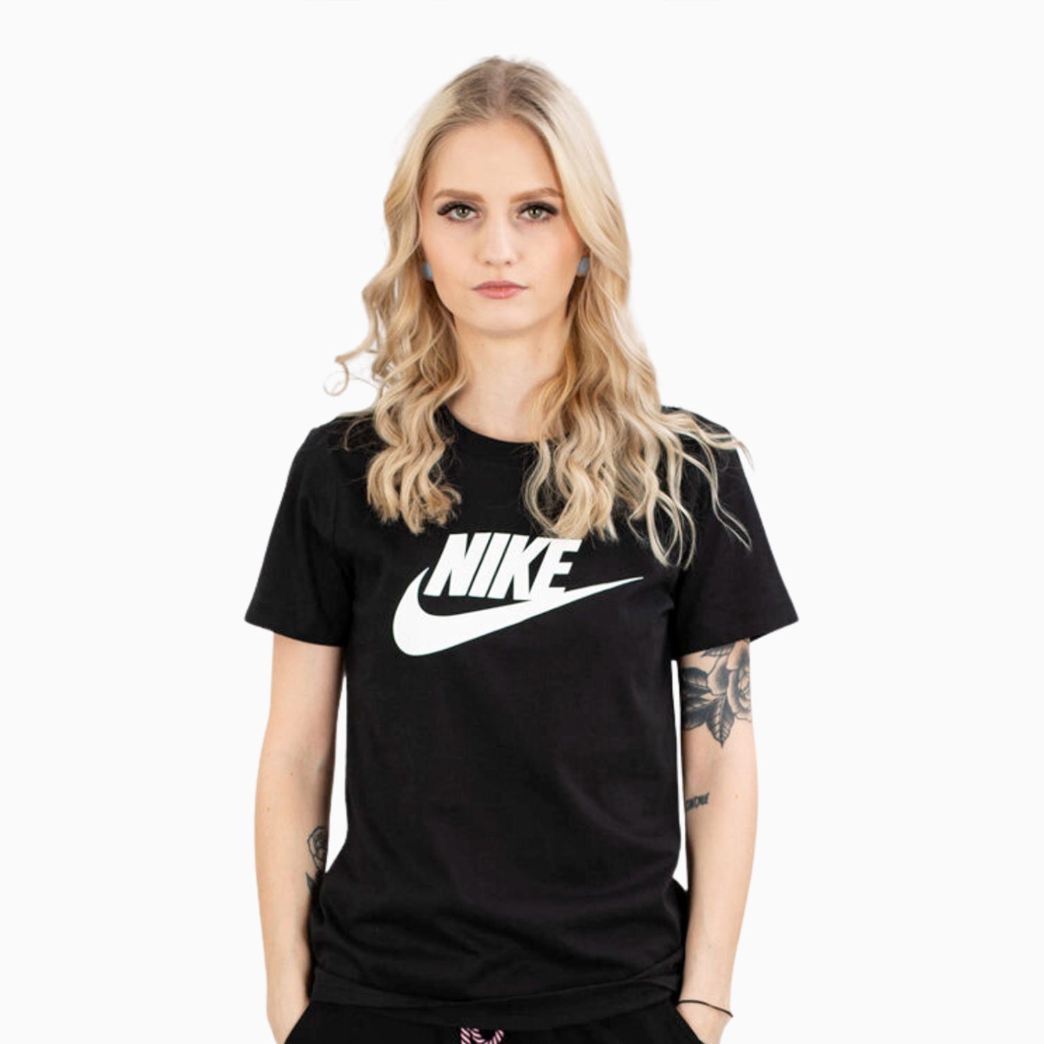 nike-womens-sportswear-essential-crew-neck-t-shirt-bv6169-010