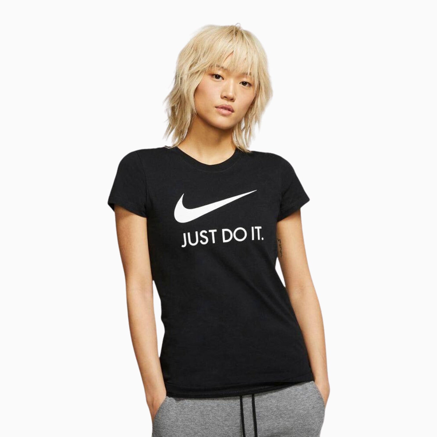 nike-womens-sportswear-t-shirt-ci1383-010