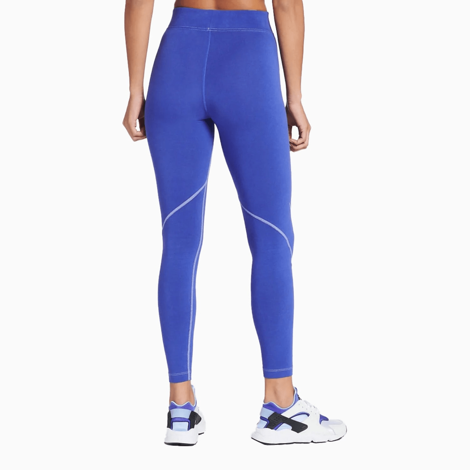 Women's Sportswear Essential Outfit