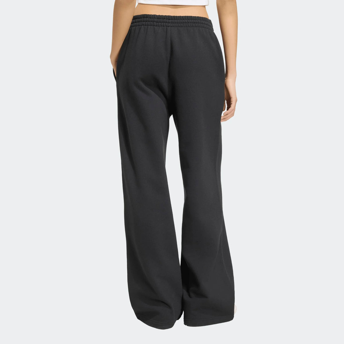 Women's Originals Essentials Outfit