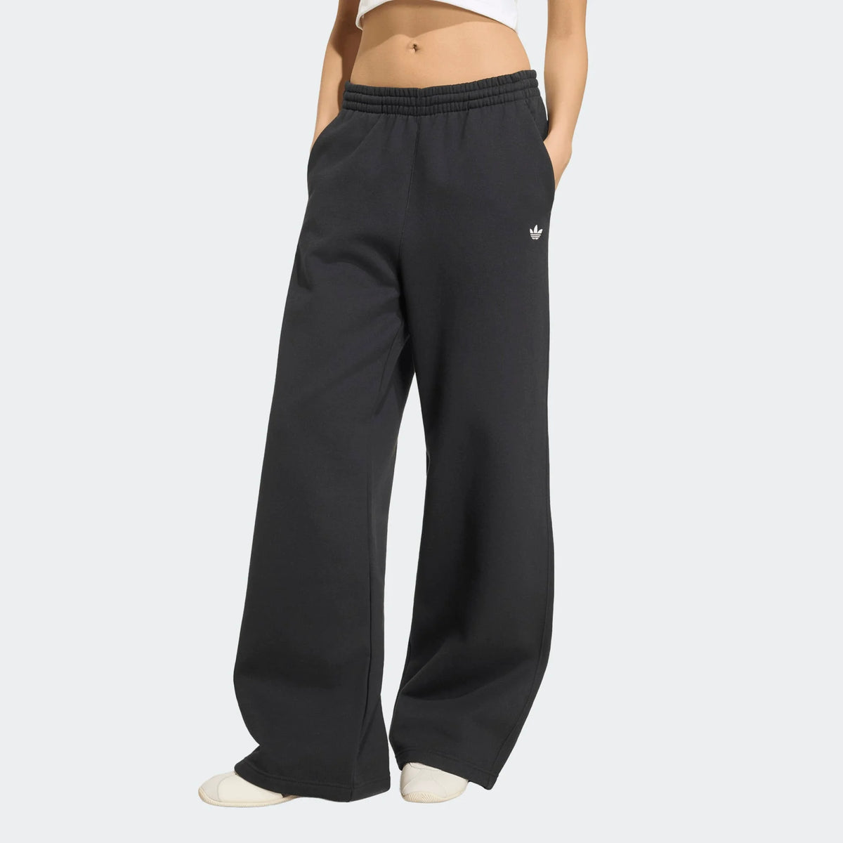 Women's Originals Essentials Outfit