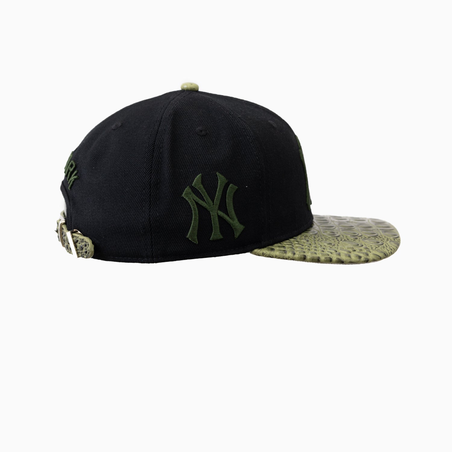 Pro Standard New York Yankees MLB Leather Visor Strapback Hat