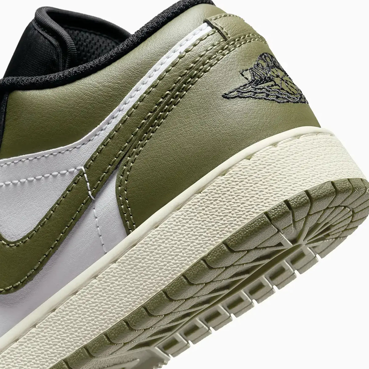 kids-air-jordan-1-low-black-toe-medium-olive-grade-school-553560-092