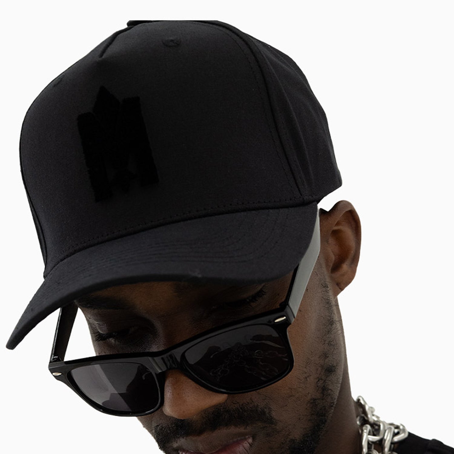 mackage-anderson-baseball-cap-with-velvet-logo-anderson-v-black