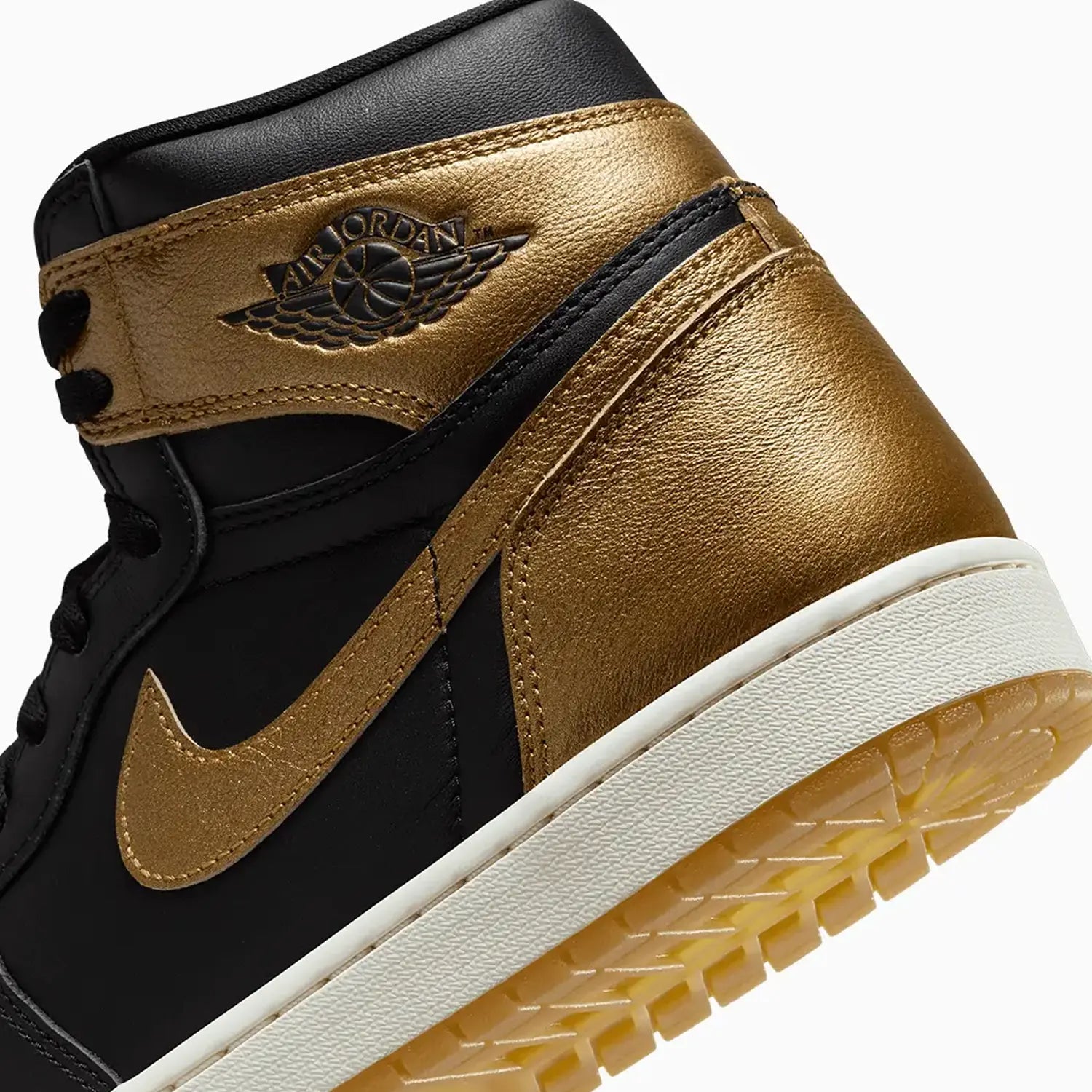 mens-air-jordan-1-retro-high-og-black-metallic-gold-shoes-dz5485-071