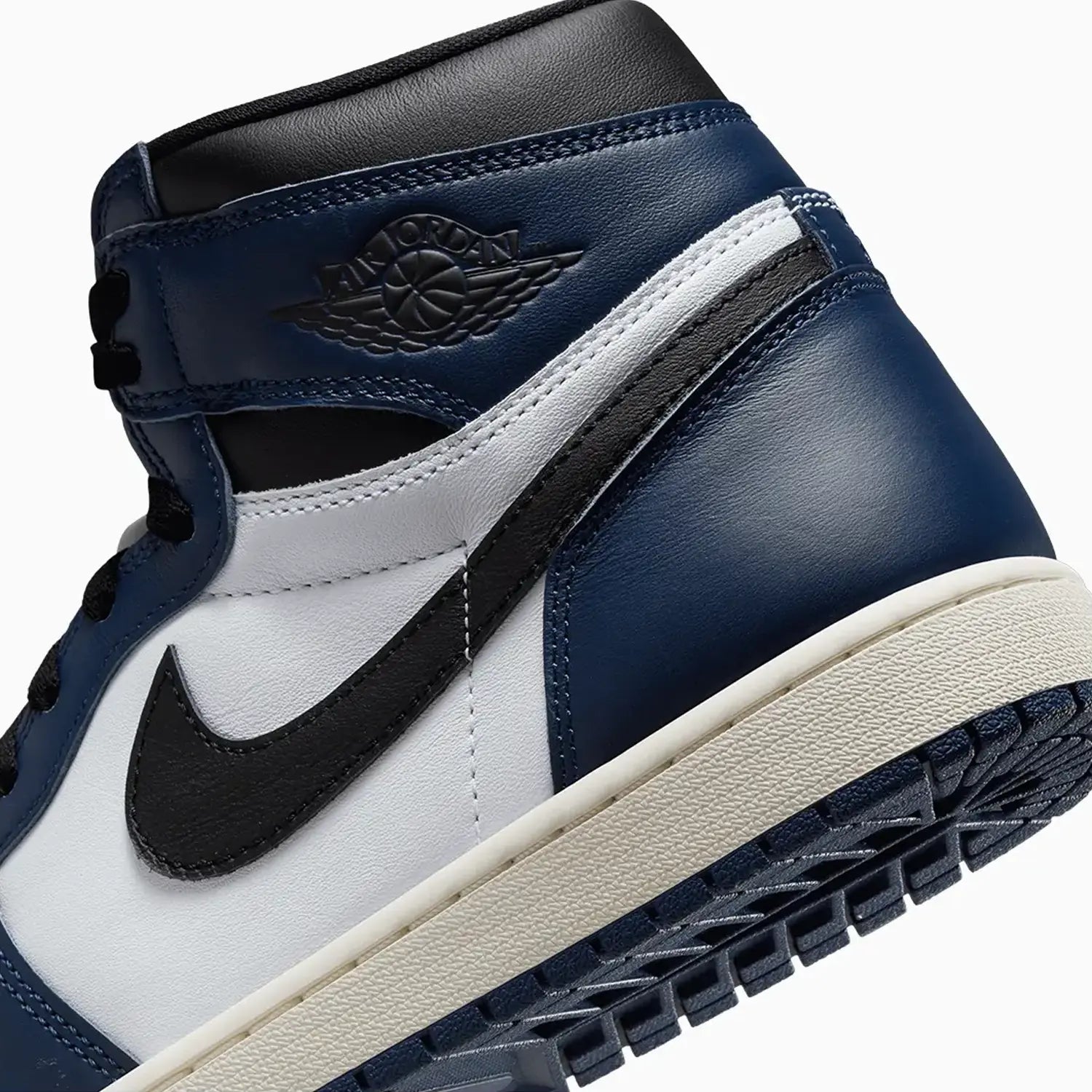 mens-air-jordan-1-retro-high-og-midnight-navy-shoes-dz5485-401