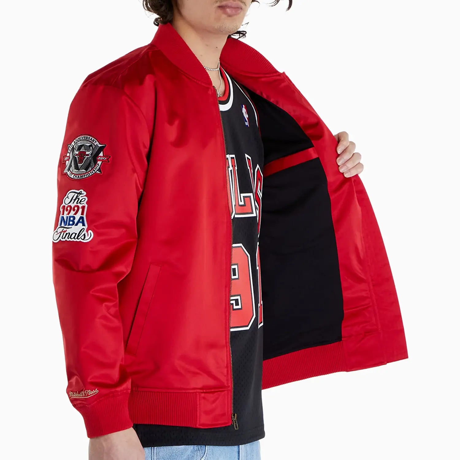 Men's Chicago Bulls Satin Bomber Vintage Logo Bulls Jacket