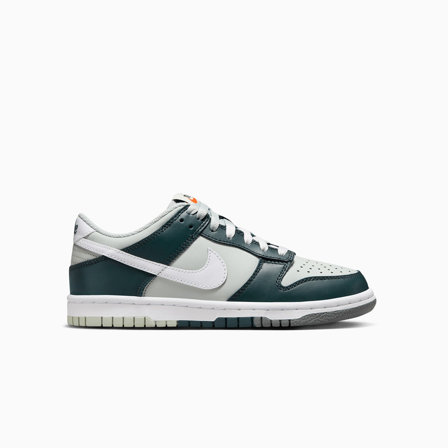 grade school nike dunk low