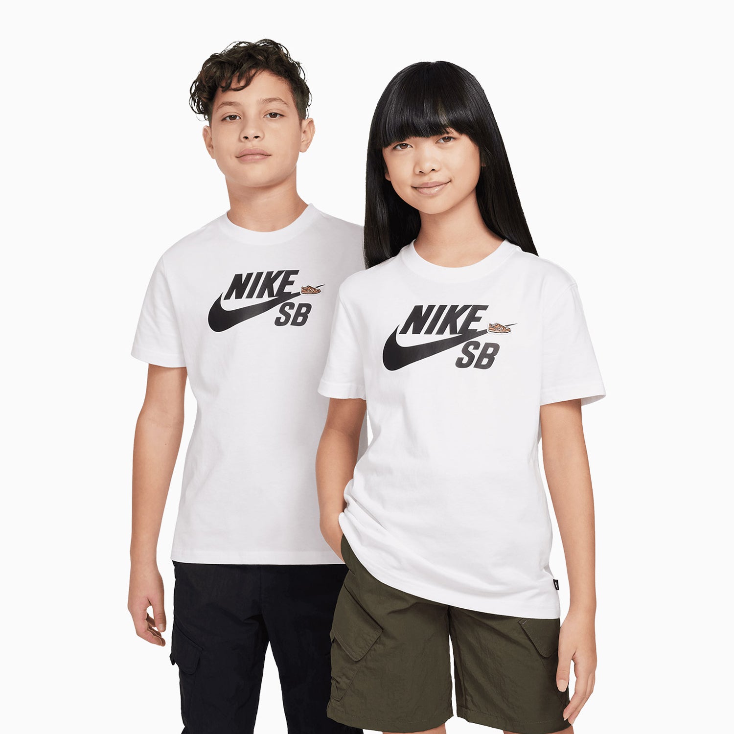 nike-kids-sportswear-t-shirt-and-shorts-outfit-fn9673-100/FD3289-010