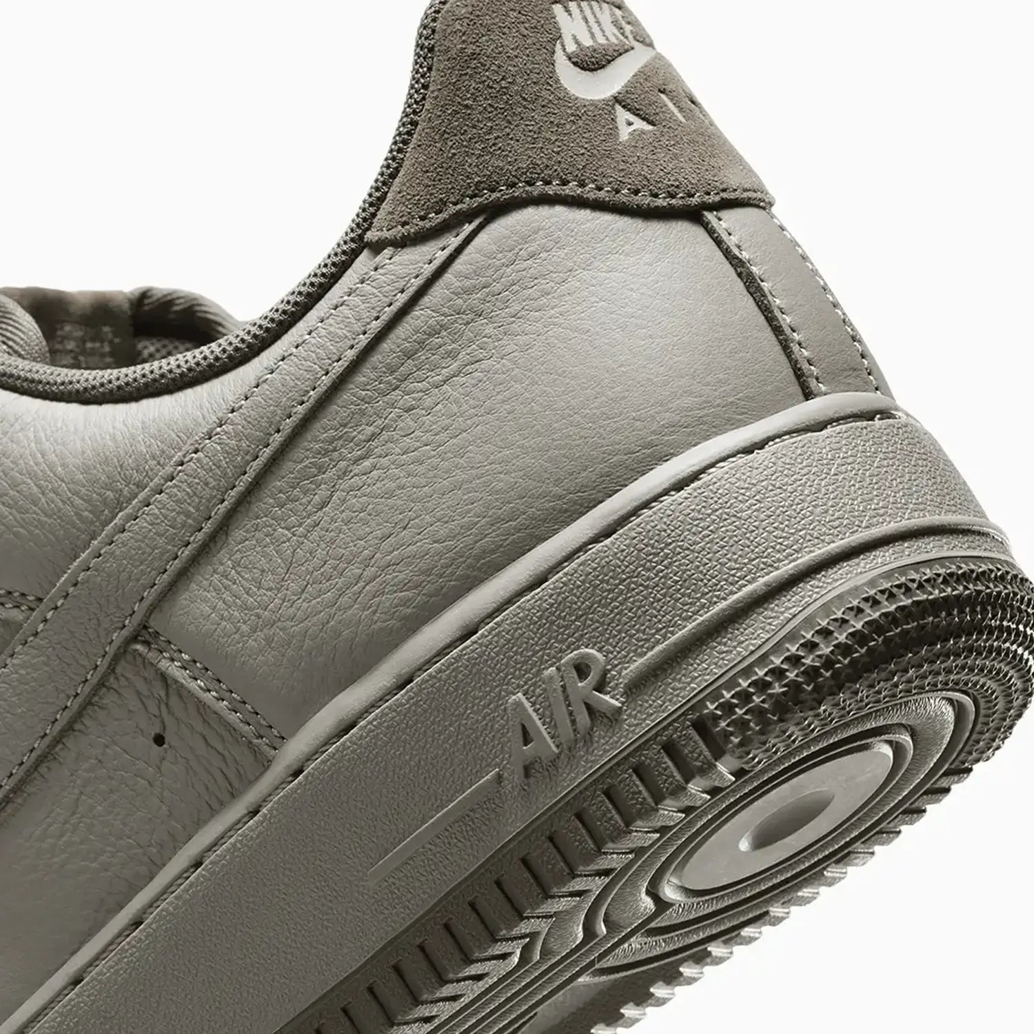 nike-mens-air-force-1-07-lv8-light-army-shoes-hm9483-300
