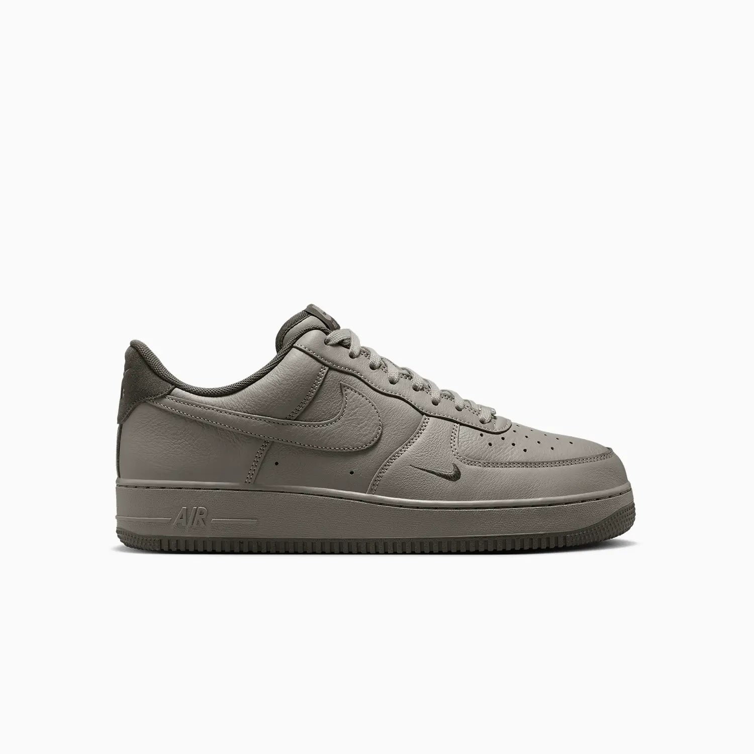 nike-mens-air-force-1-07-lv8-light-army-shoes-hm9483-300