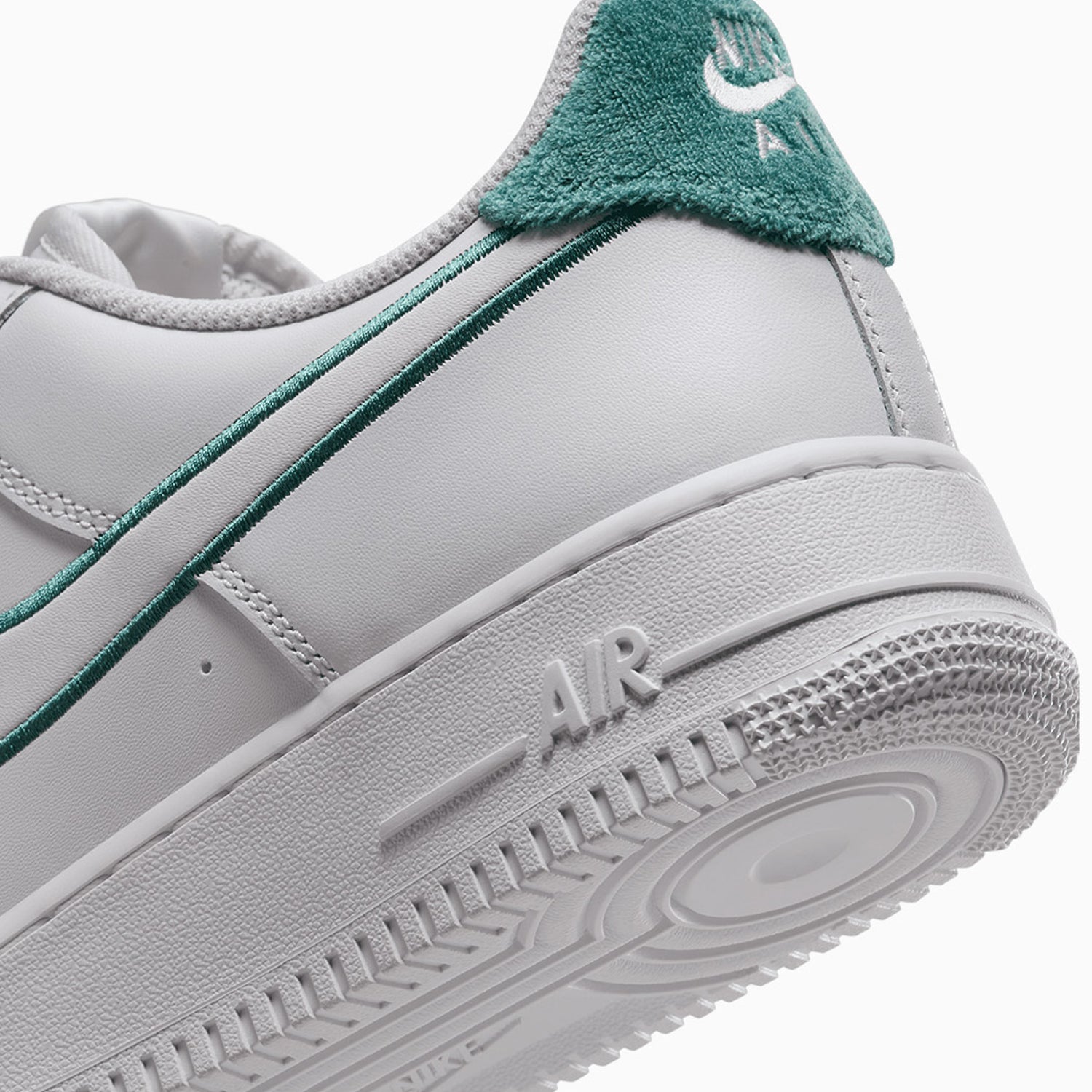 nike-mens-air-force-1-07-lv8-resort-sport-shoes-fn8349-100