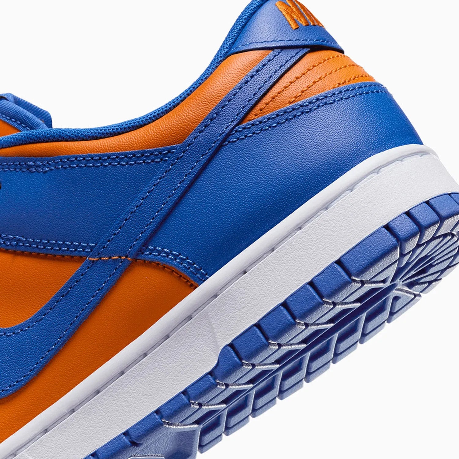 nike-mens-dunk-low-retro-knicks-shoes-dv0833-800