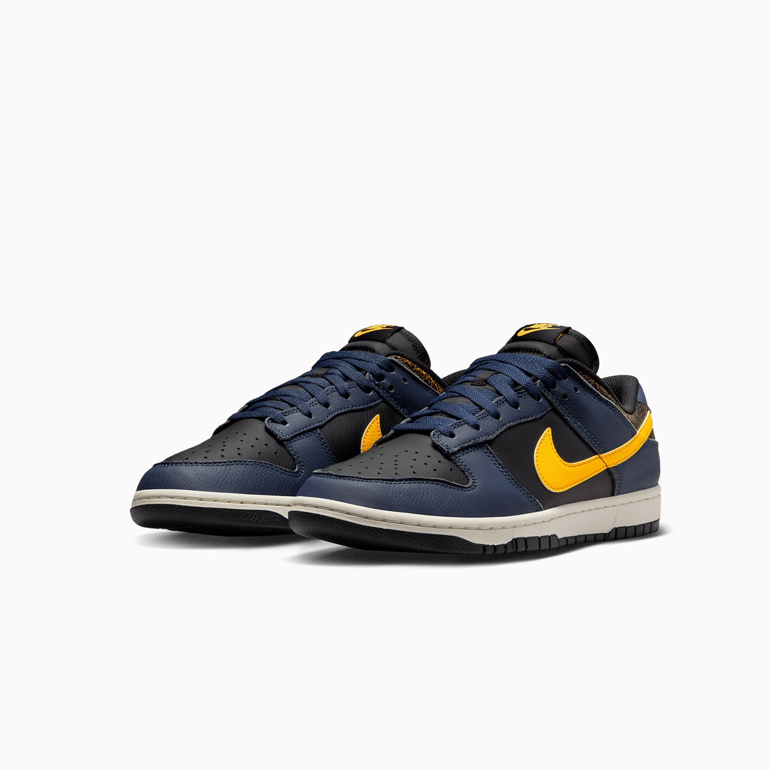 nike-mens-dunk-low-retro-vintage-michigan-shoes-fz4014-010