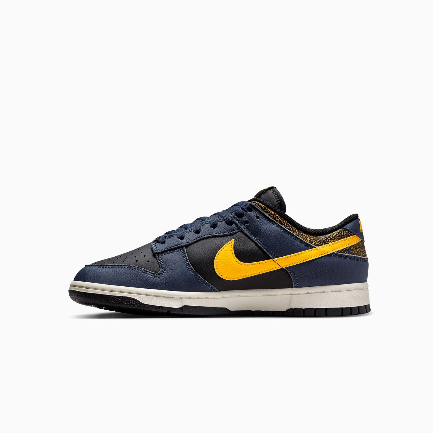 nike-mens-dunk-low-retro-vintage-michigan-shoes-fz4014-010