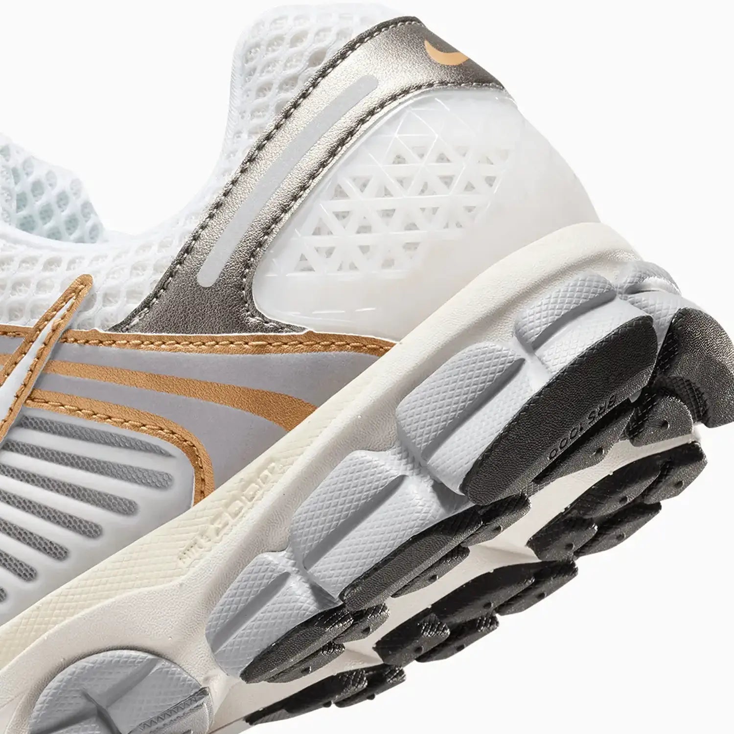 nike-mens-zoom-vomero-5-platinum-tint-metallic-shoes-hj7247-099