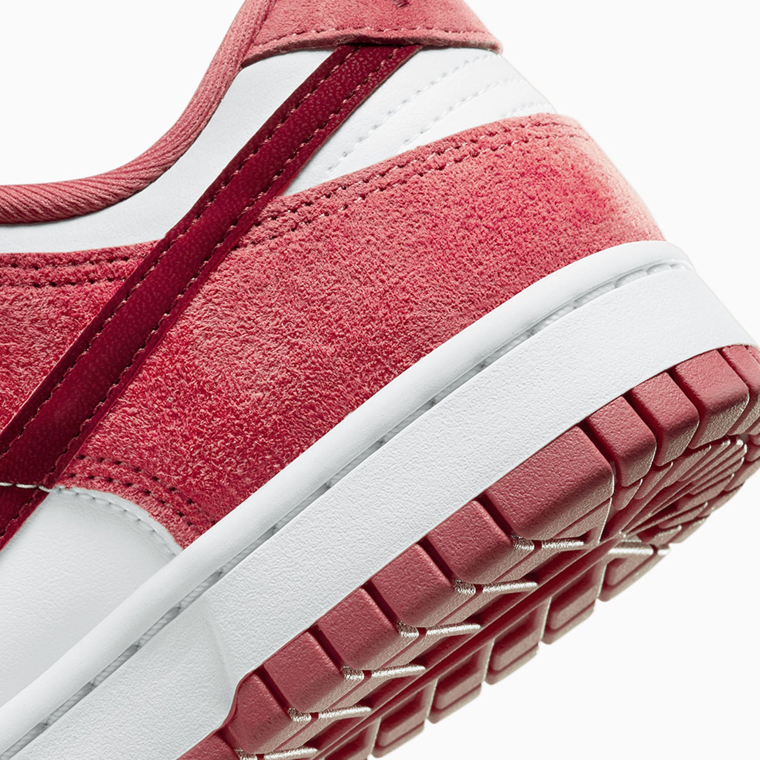 nike-womens-dunk-low-valentines-day-shoes-fq7056-100