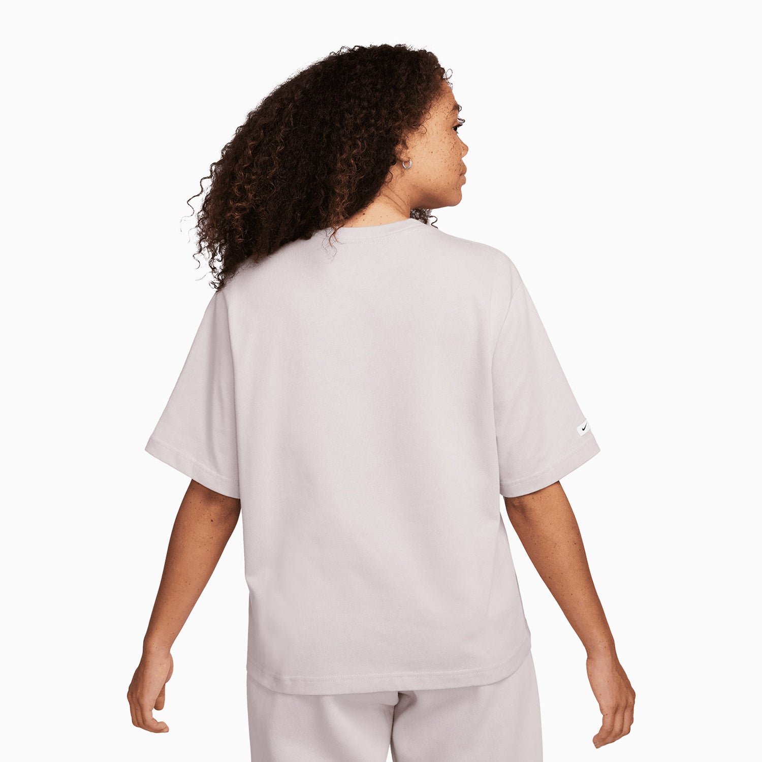 nike-womens-sportswear-classic-t-shirt-and-shorts-outfit-fq6600-019-fn3637-019