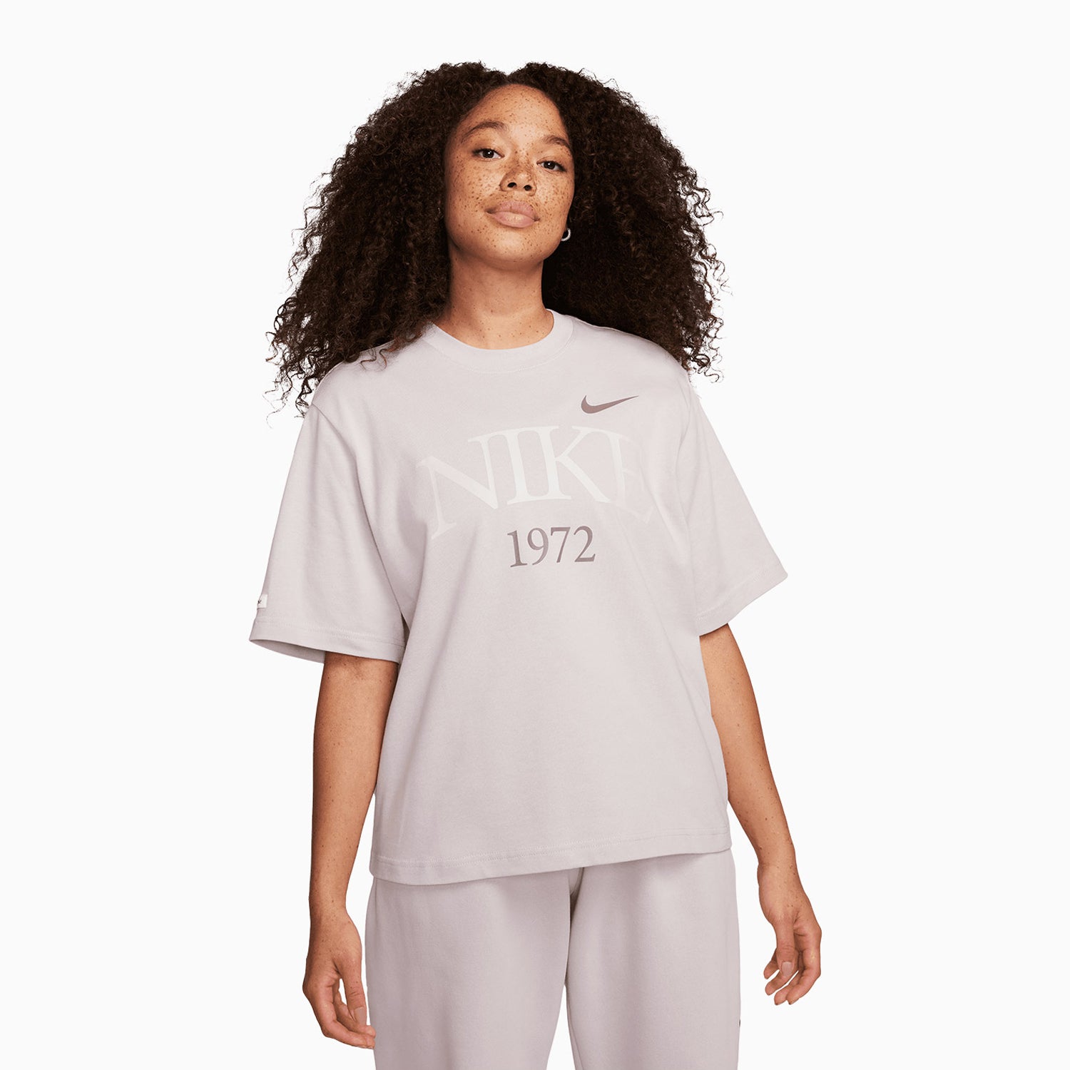 nike-womens-sportswear-classic-t-shirt-and-shorts-outfit-fq6600-019-fn3637-019