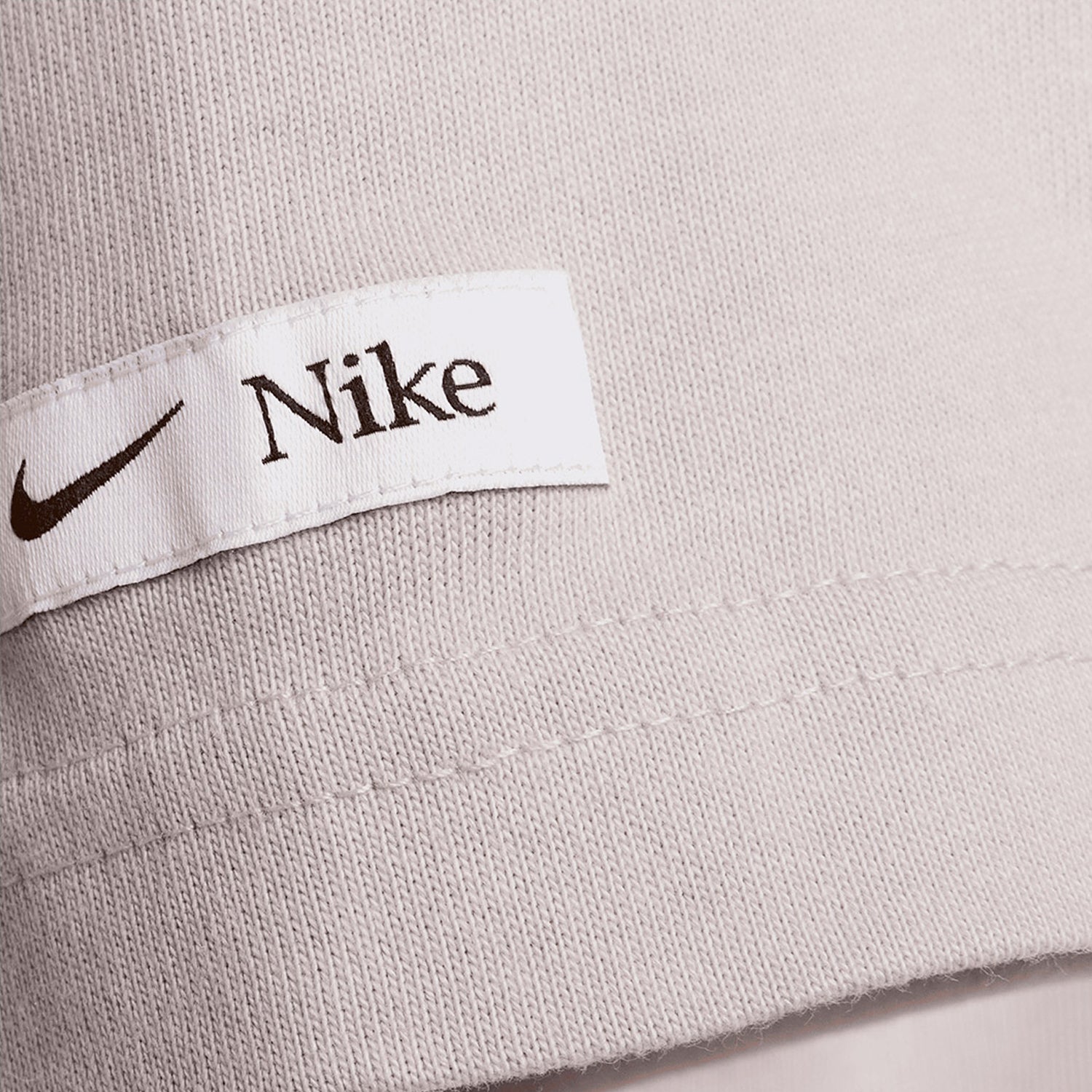 nike-womens-sportswear-classic-t-shirt-and-shorts-outfit-fq6600-019-fn3637-019