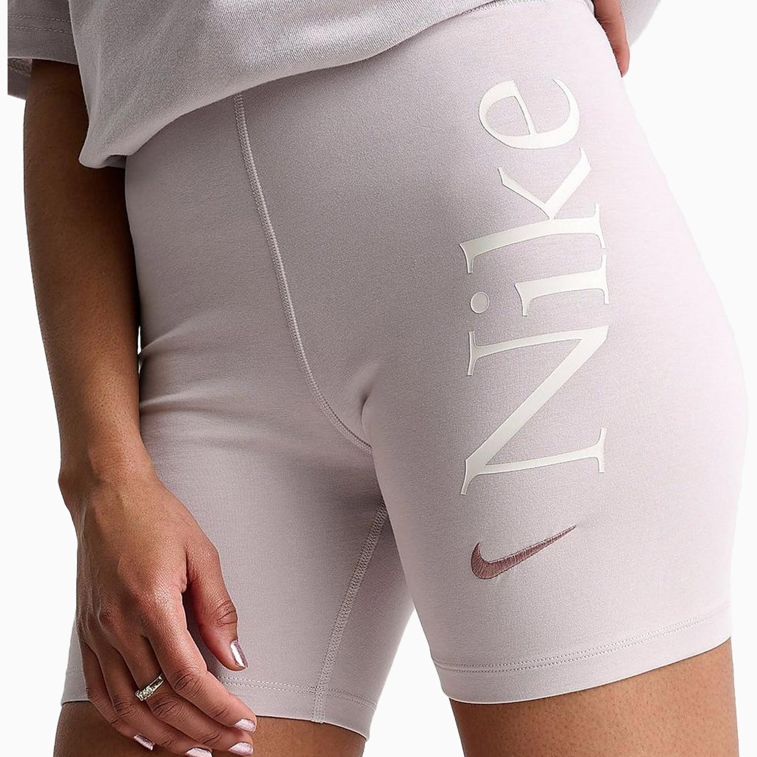 nike-womens-sportswear-classic-t-shirt-and-shorts-outfit-fq6600-019-fn3637-019