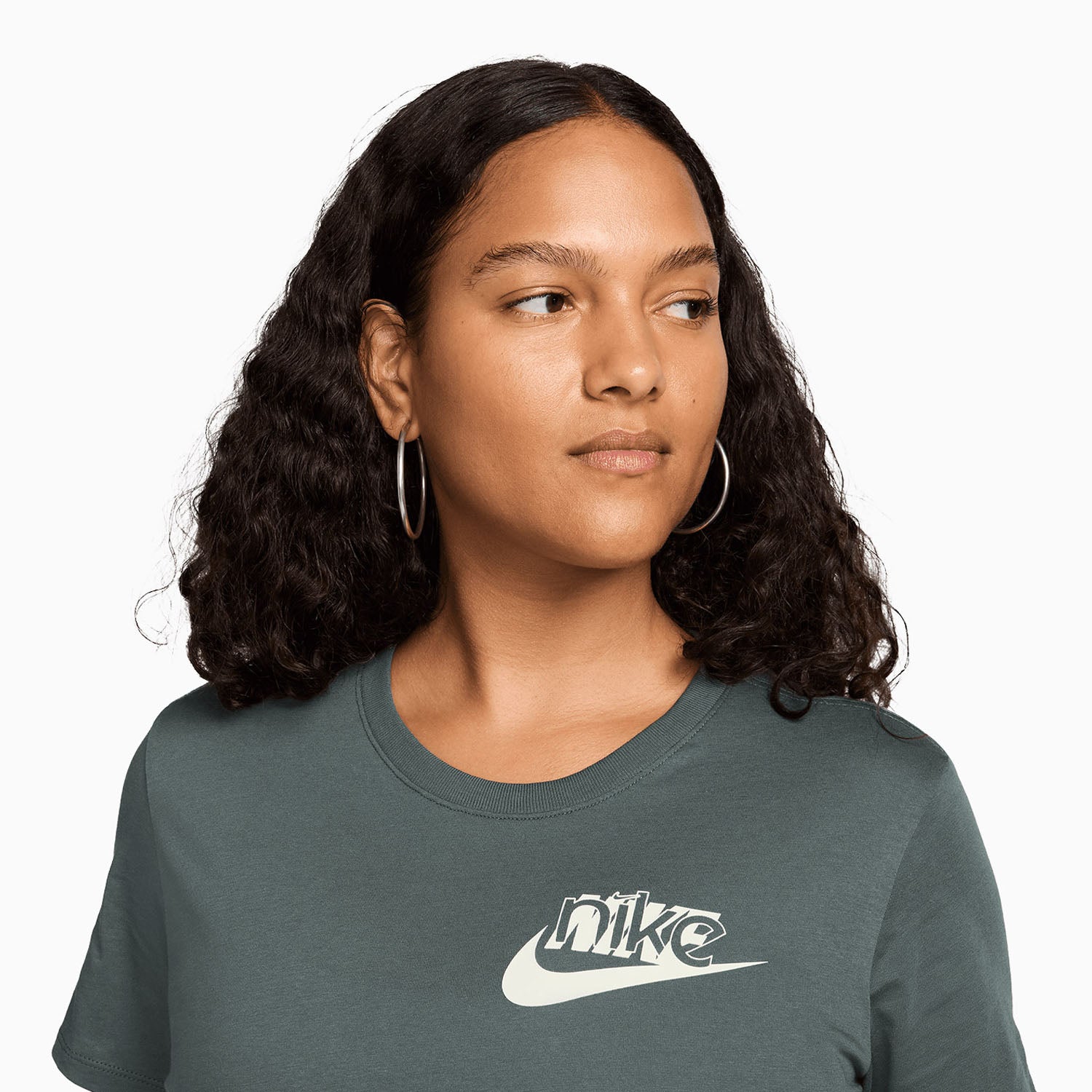 nike-womens-sportswear-graphic-t-shirt-fq6603-338