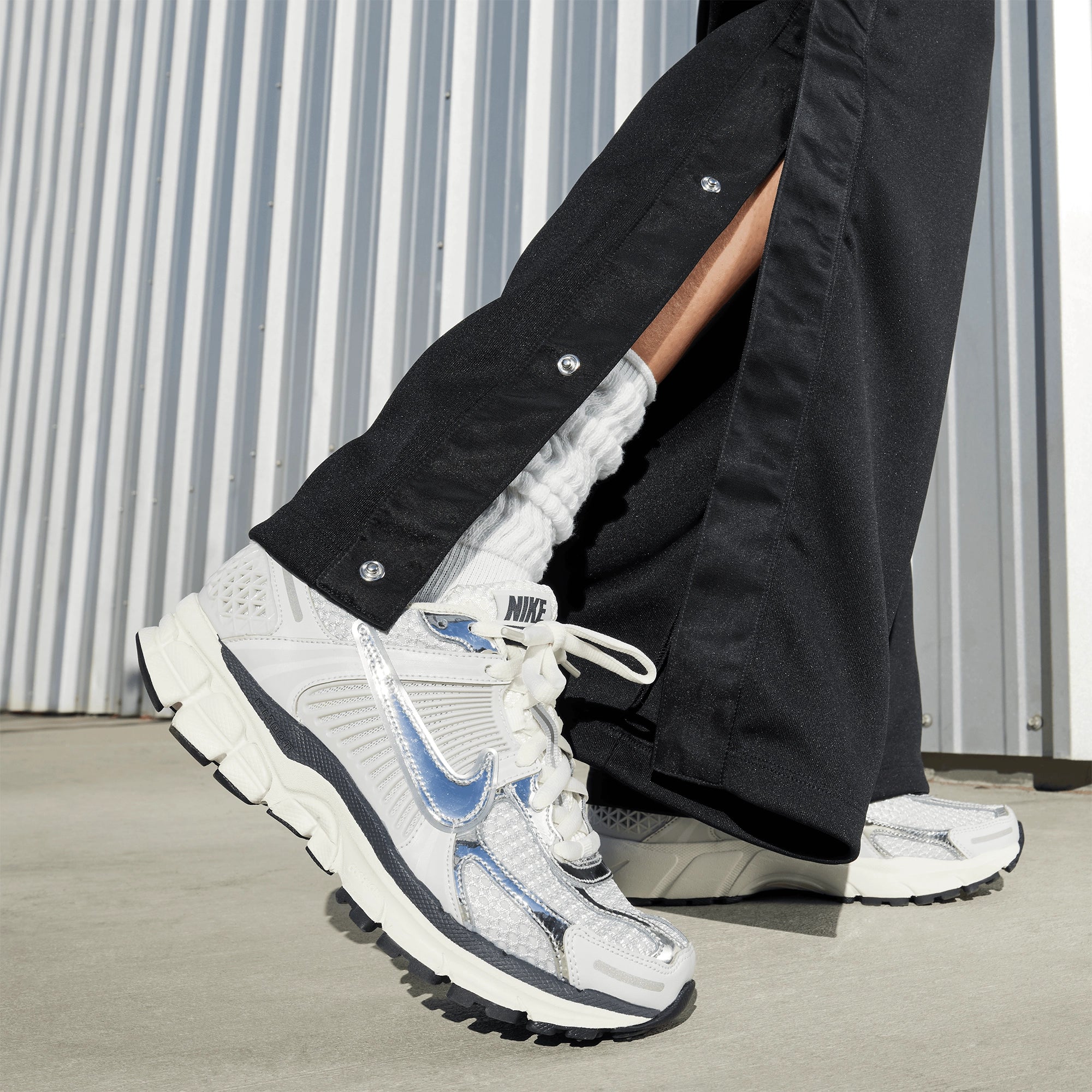 Women's Zoom Vomero 5 "Photon Dust Metallic" Nike - Tops and Bottoms USA