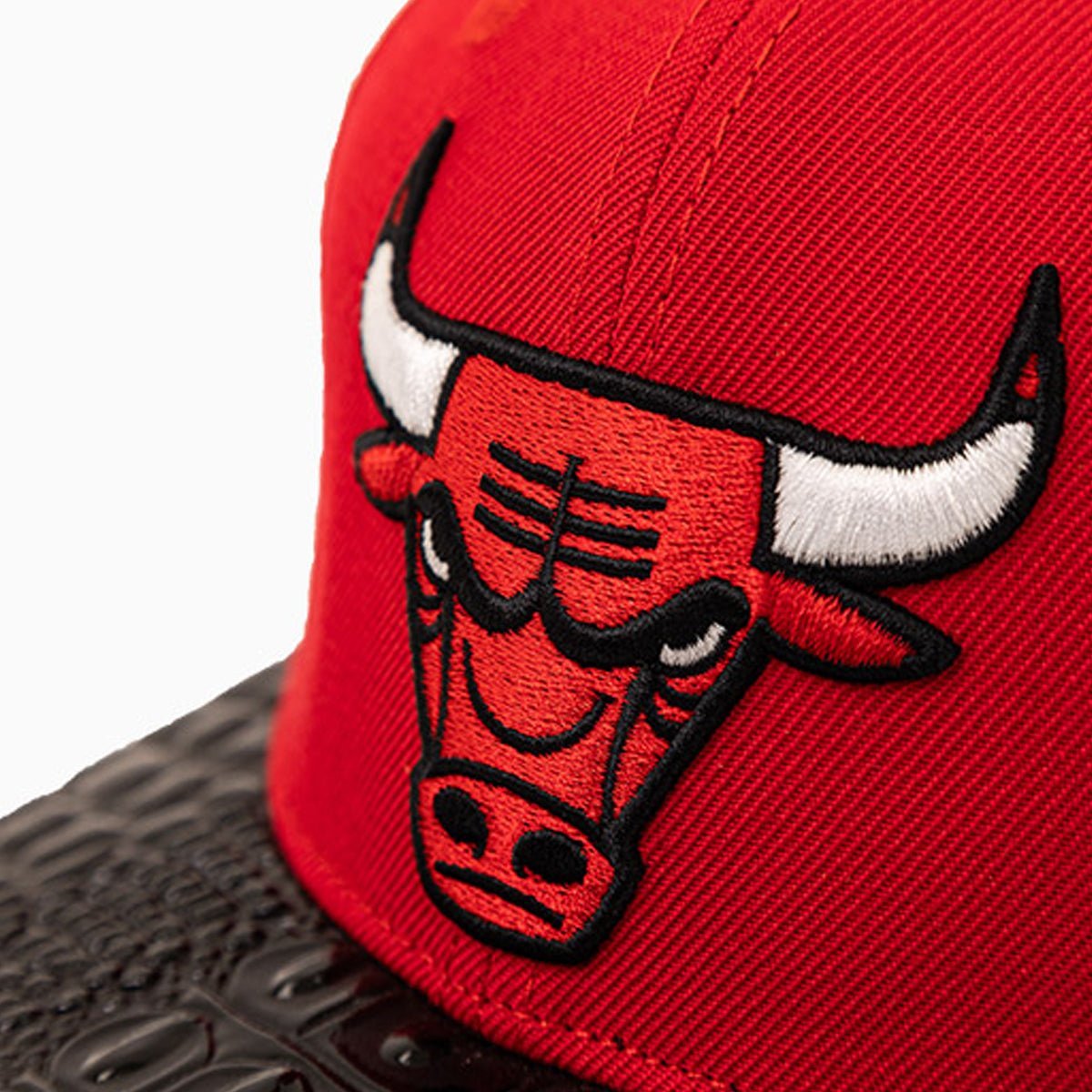 pro-standard-chicago-bulls-nba-leather-visor-snapback-hat-bcb756501-rbk