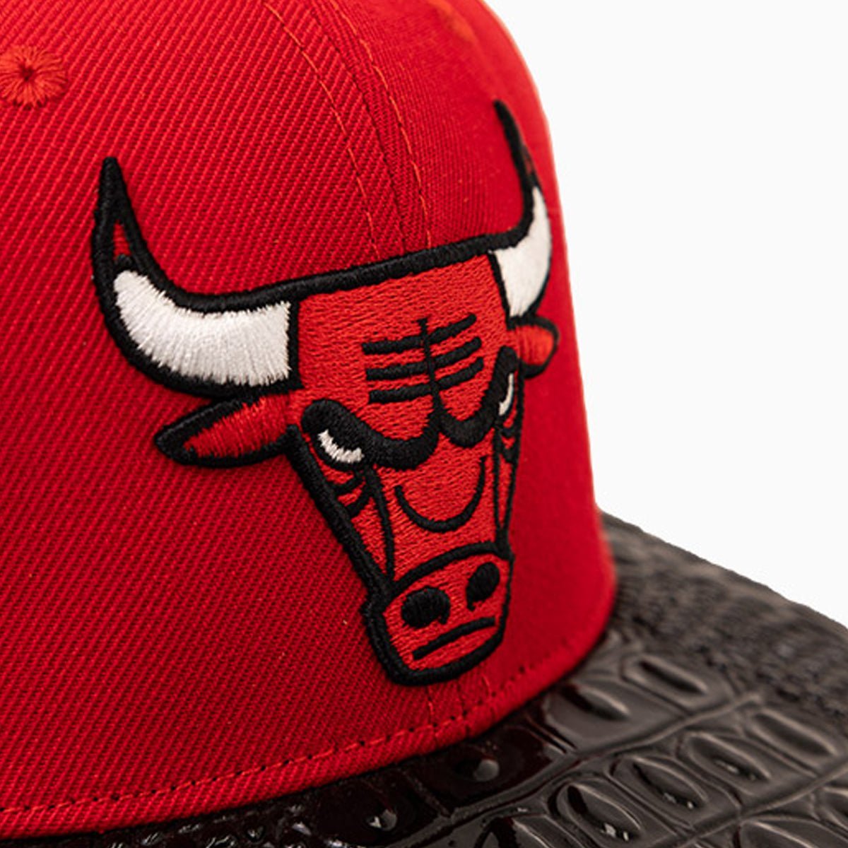 pro-standard-chicago-bulls-nba-leather-visor-snapback-hat-bcb756501-rbk