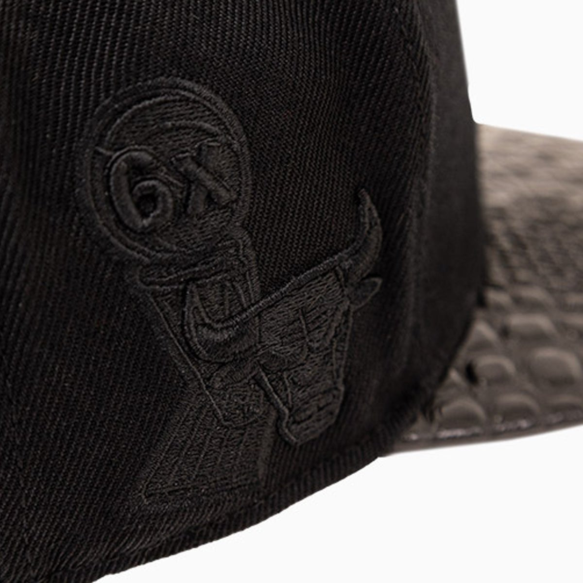 Chicago Bulls NBA Leather Visor Snapback Hat