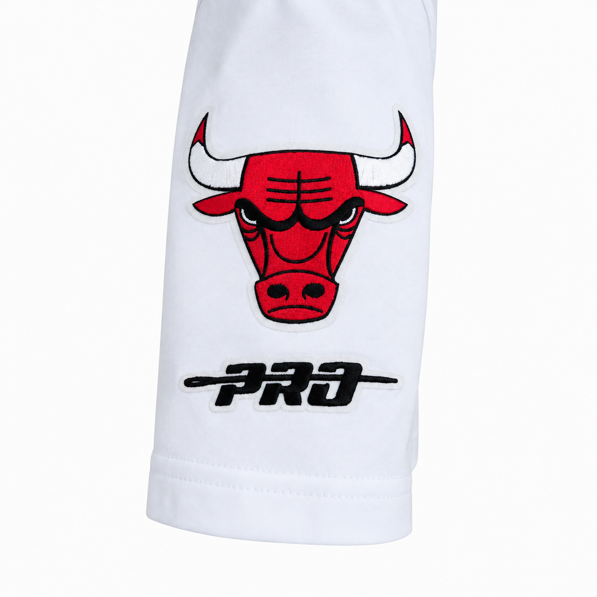 Men's Chicago Bulls Classic Chenille Logo T-Shirt