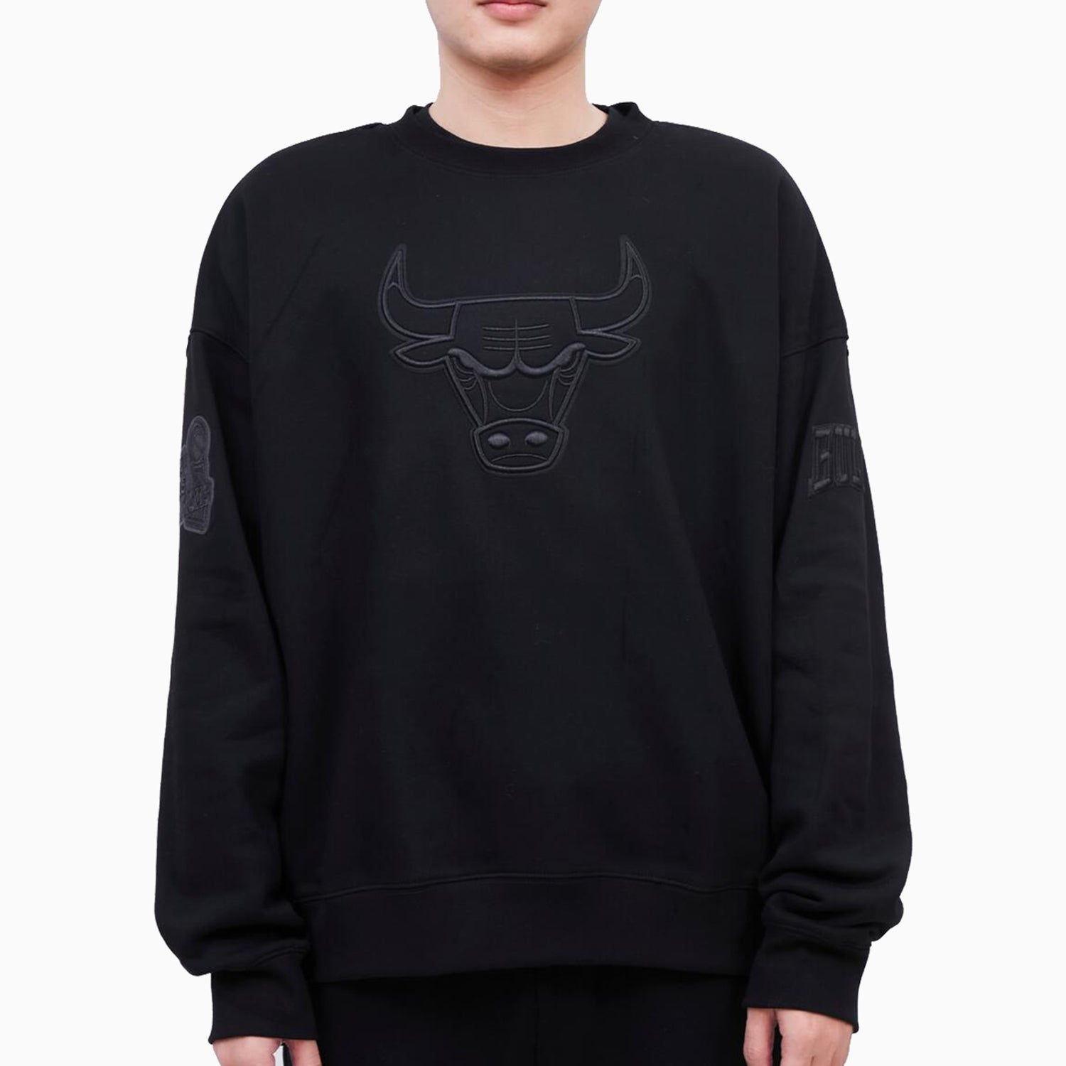 pro-standard-mens-chicago-bulls-drop-shoulder-crewneck-sweatshirt-bcb557094-blk