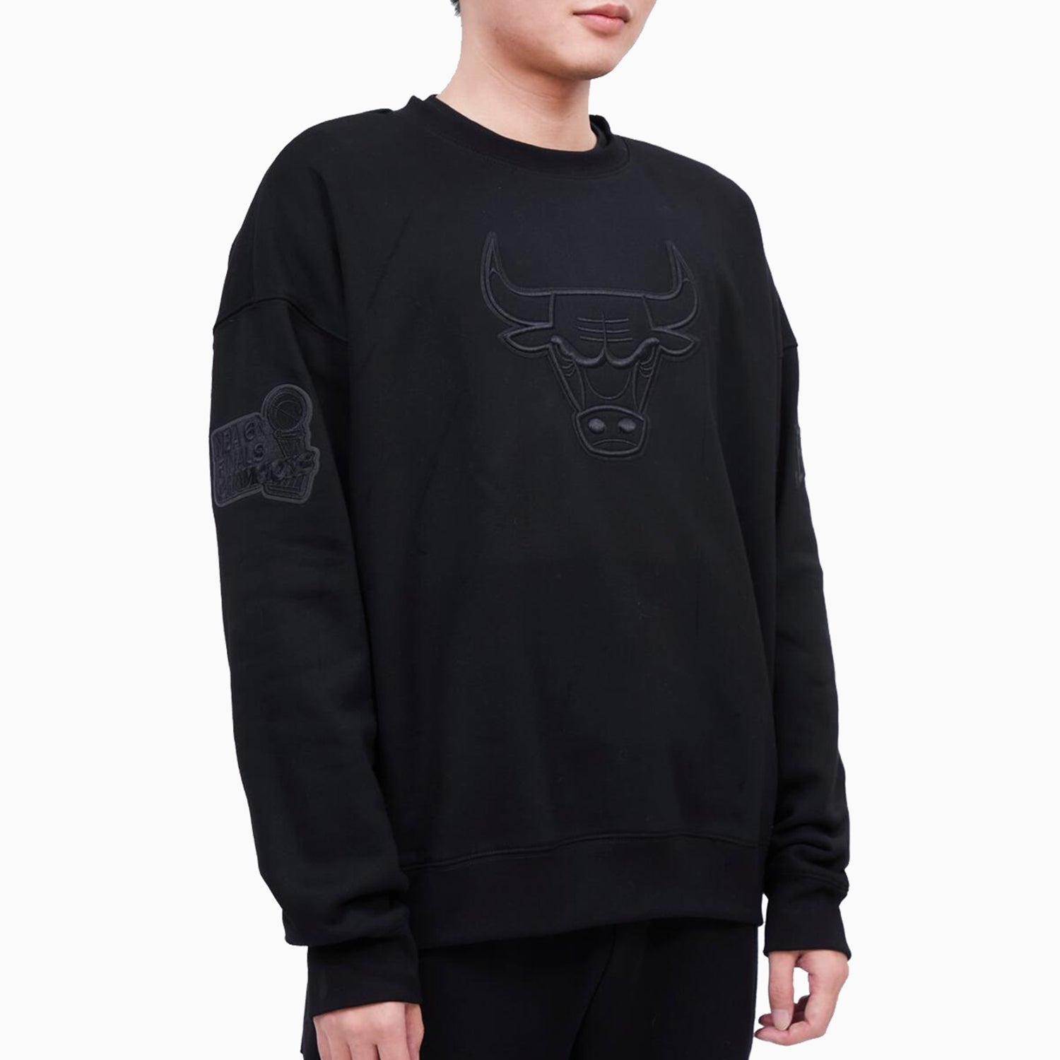 pro-standard-mens-chicago-bulls-drop-shoulder-crewneck-sweatshirt-bcb557094-blk