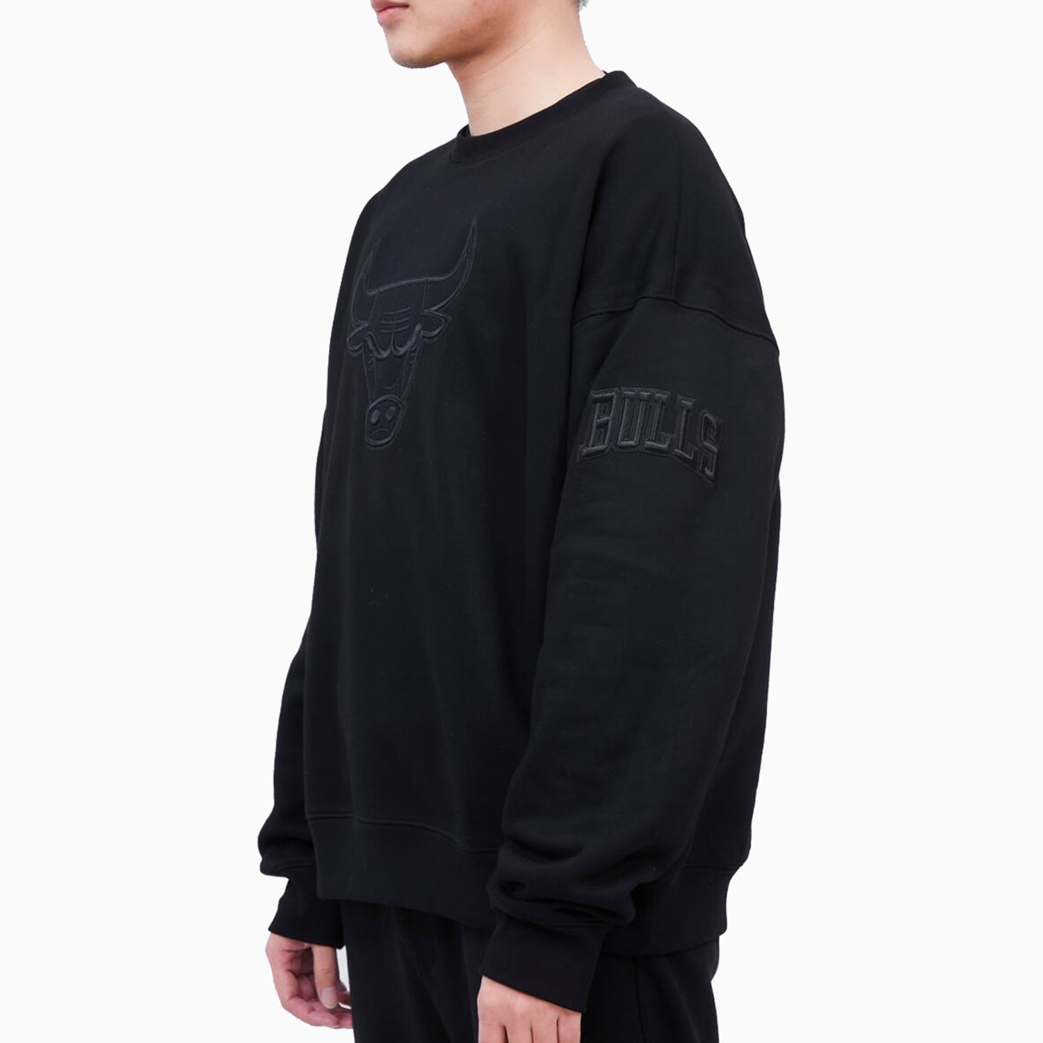 pro-standard-mens-chicago-bulls-drop-shoulder-crewneck-sweatshirt-bcb557094-blk