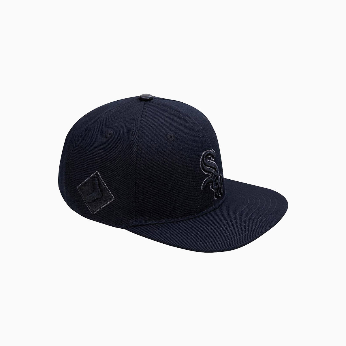 pro-standard-mens-chicago-white-sox-triple-black-logo-snapback-hat-lcw732547-blk