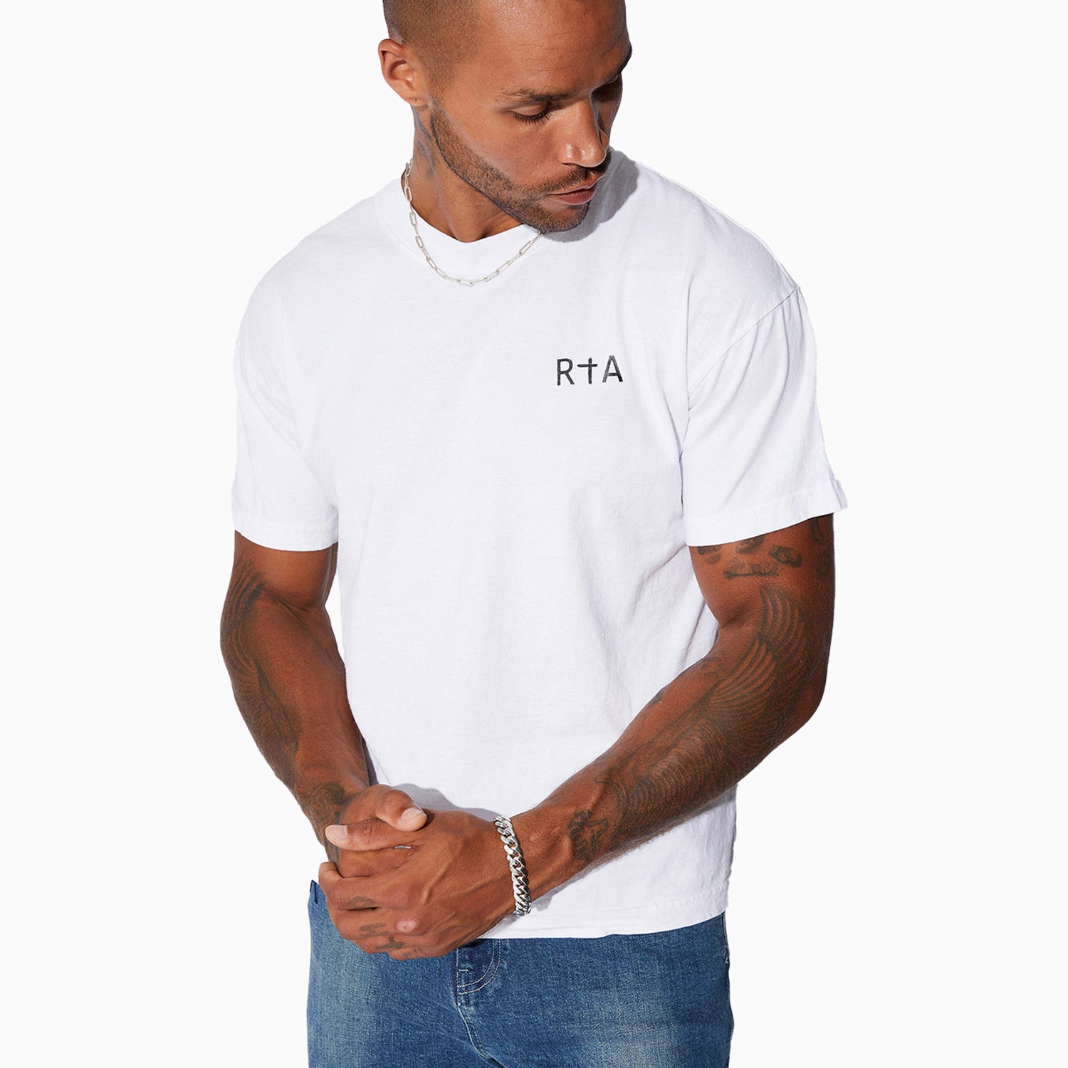 rta-mens-Black-chest-logo-t-shirt-mu23k621-t1786wtclb