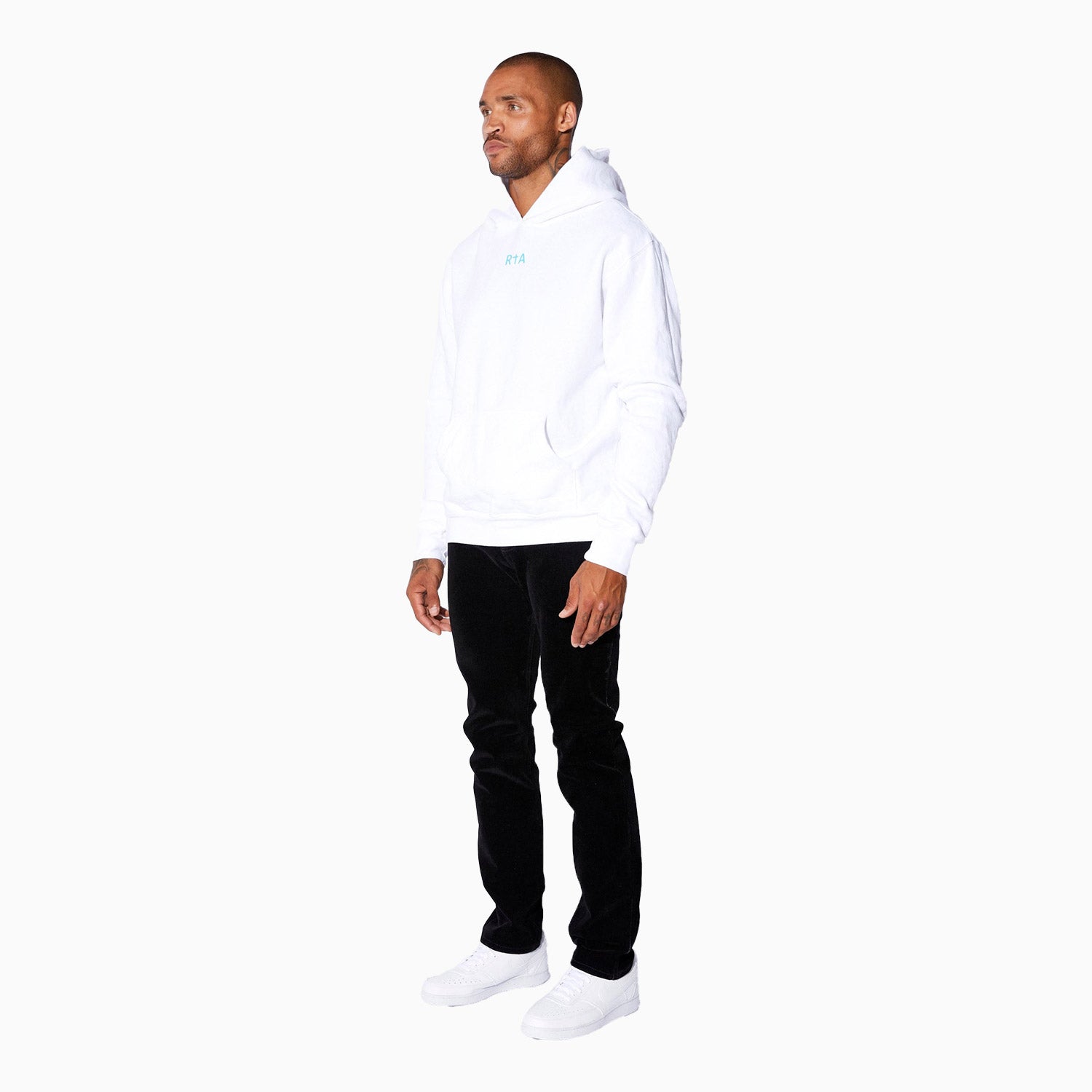 rta-mens-fleece-white-blue-front-small-logo-pull-over-hoodie-mu23k622-wht_