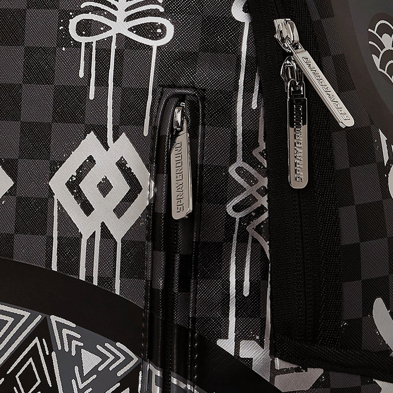 spray-ground-mens-ai-shark-glyph-backpack-b5695-blkwht