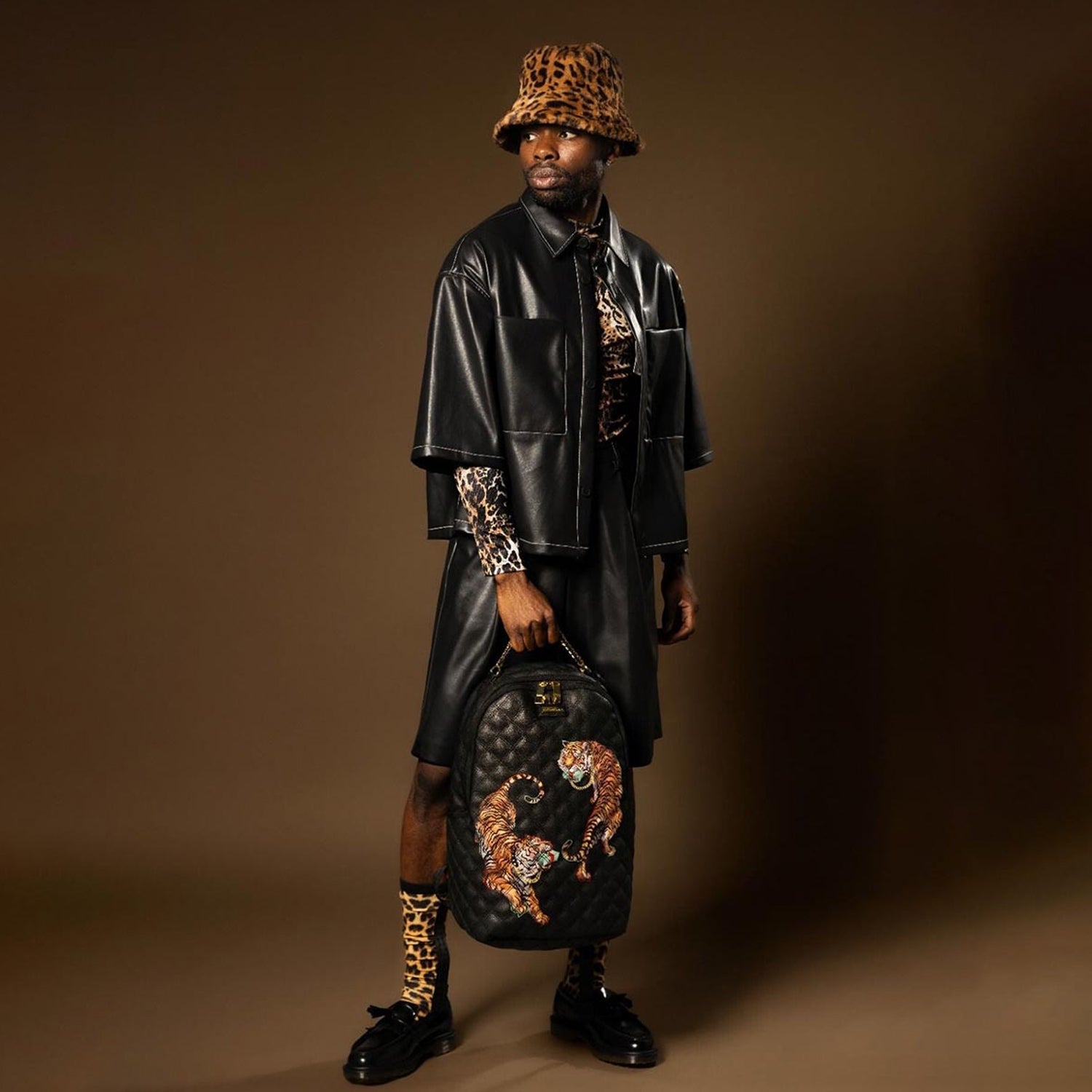 spray-ground-the-money-tigers-backpack-b5399-blk