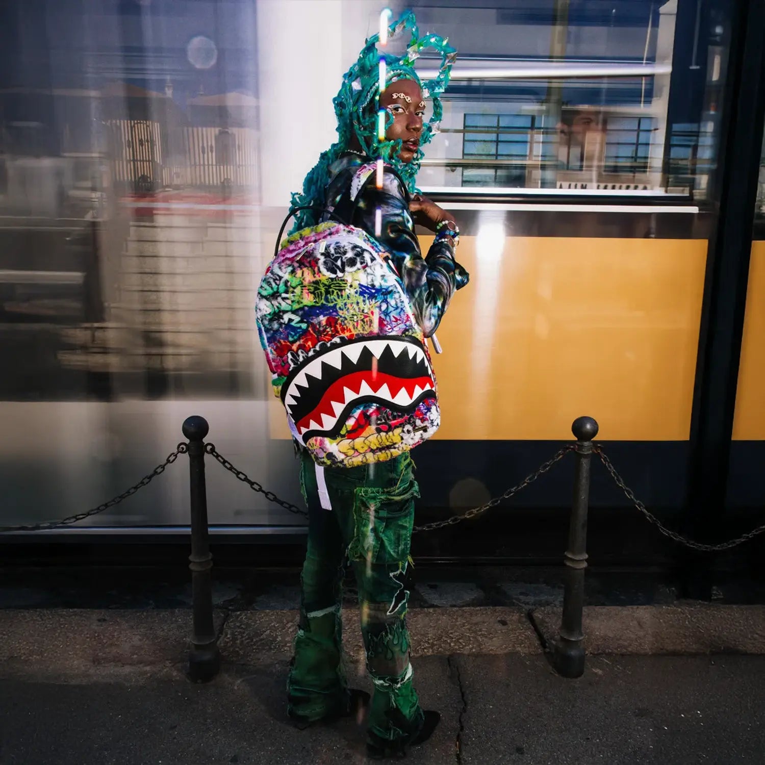 sprayground-le-monde-des-graffitis-backpack-b6722