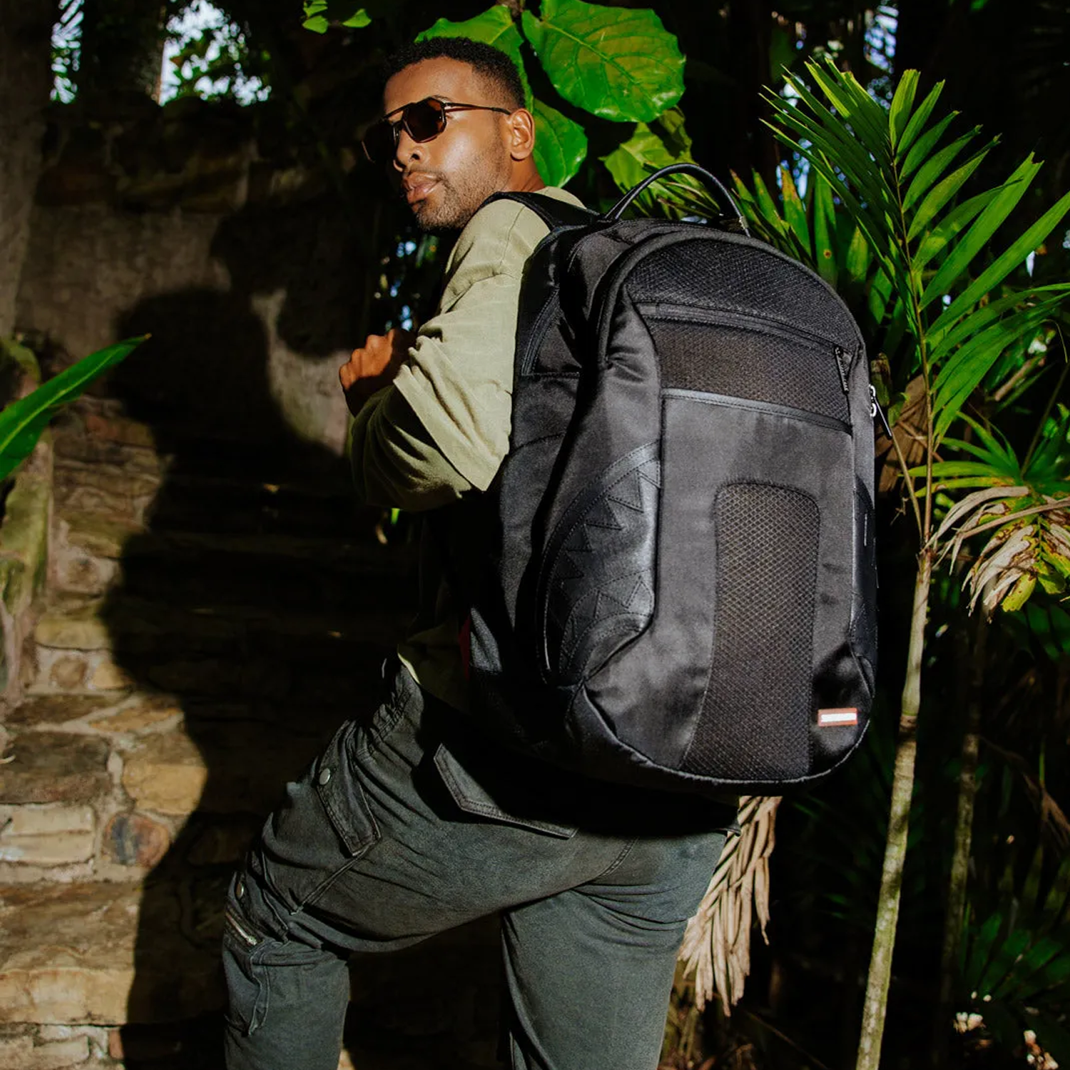 sprayground-nomad-basecamp-backpack-b5707-blk