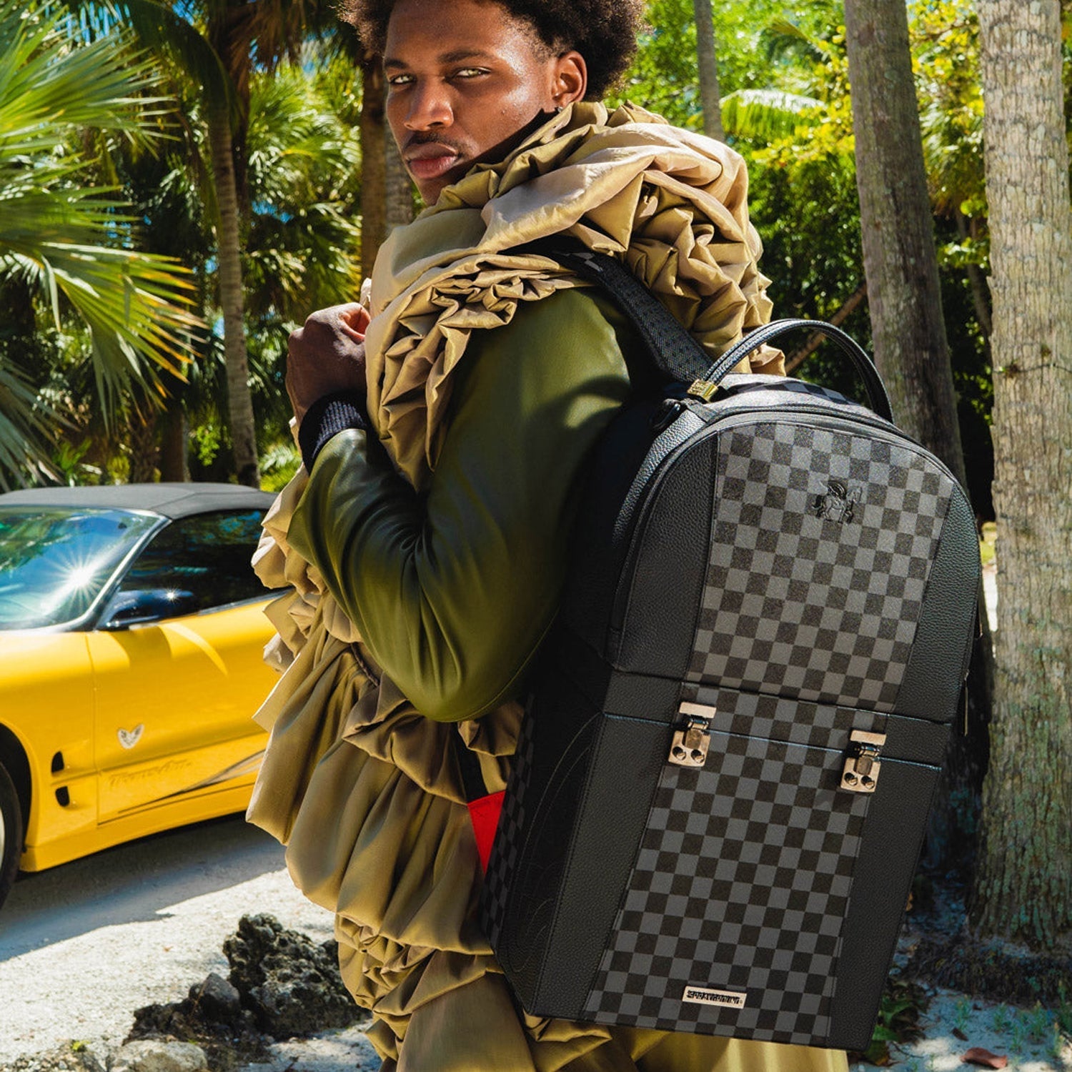 sprayground-raceway-shadow-phantom-half-box-backpack-dlxv-b5592-blk