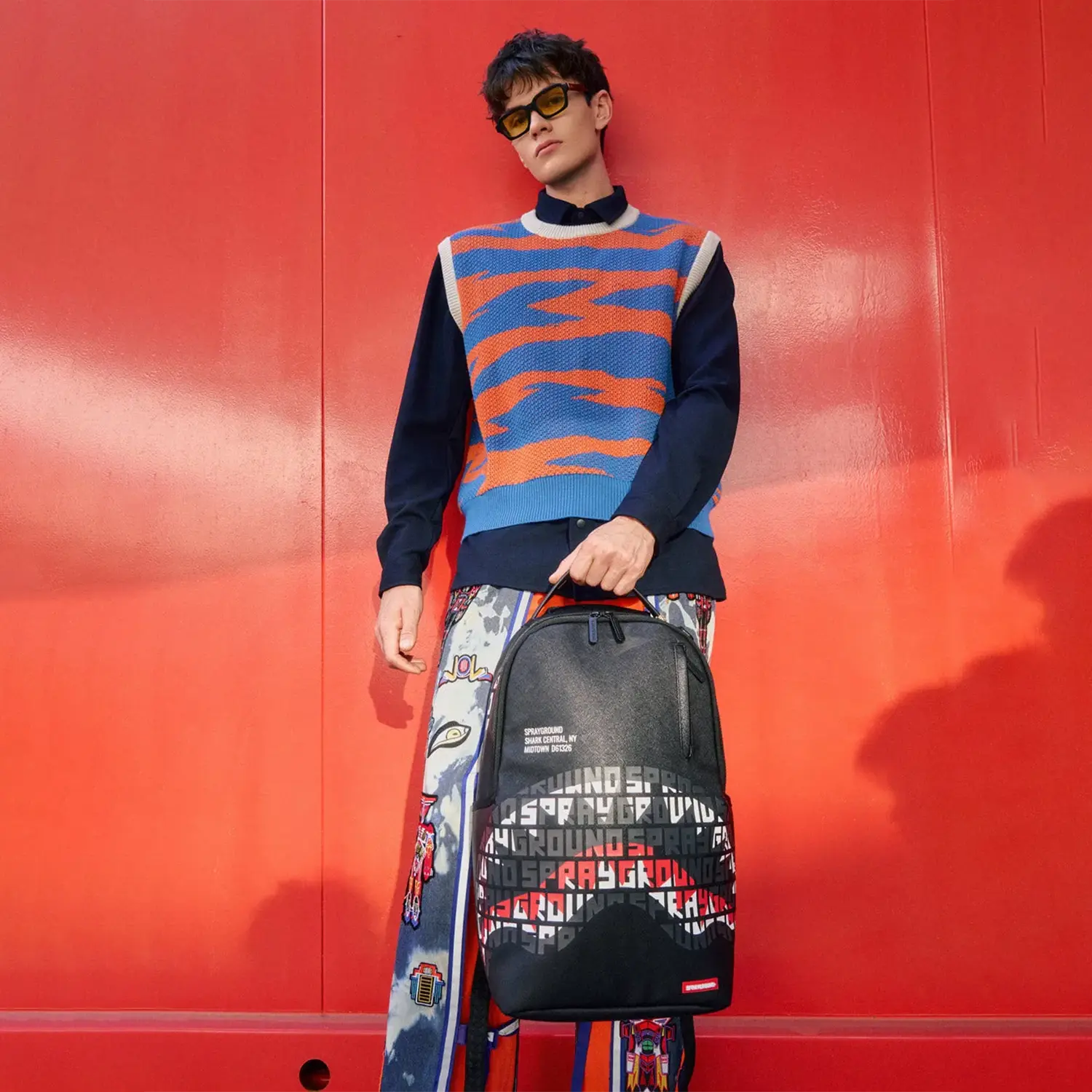 sprayground-shark-central-infinity-mouth-dlxsv-backpack-b6251_2_ea6120c0-8add-48c4-a05a-ae84091923a6