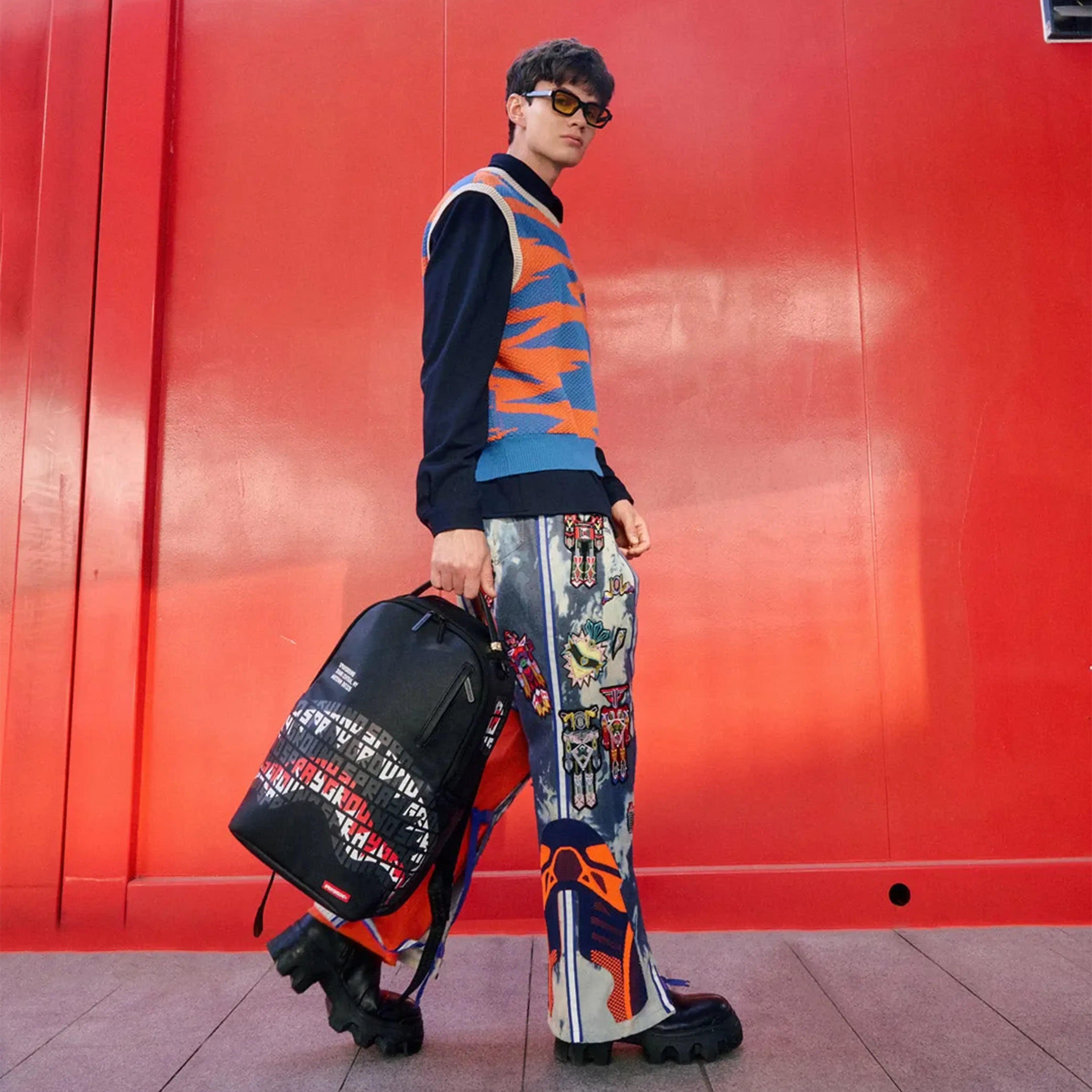 sprayground-shark-central-infinity-mouth-dlxsv-backpack-b6251_b7536304-3e6e-4e82-ba5e-a91baa54e027